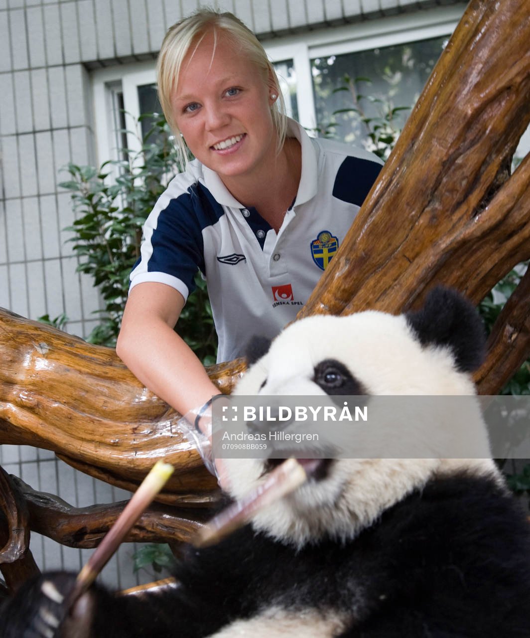 Fotboll, VM, Sverige, Dam, besök på djurparken med jätte