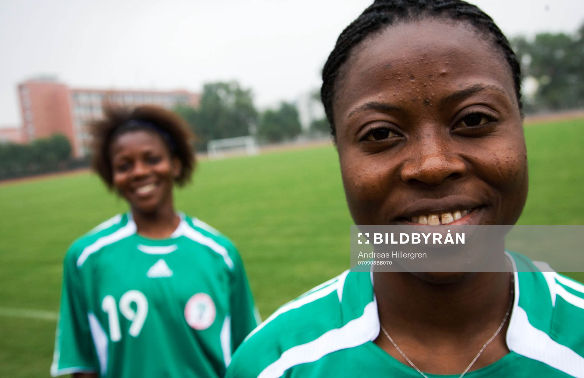 Maureen Mmadu och Faith Ikidi, spelar i Linköping