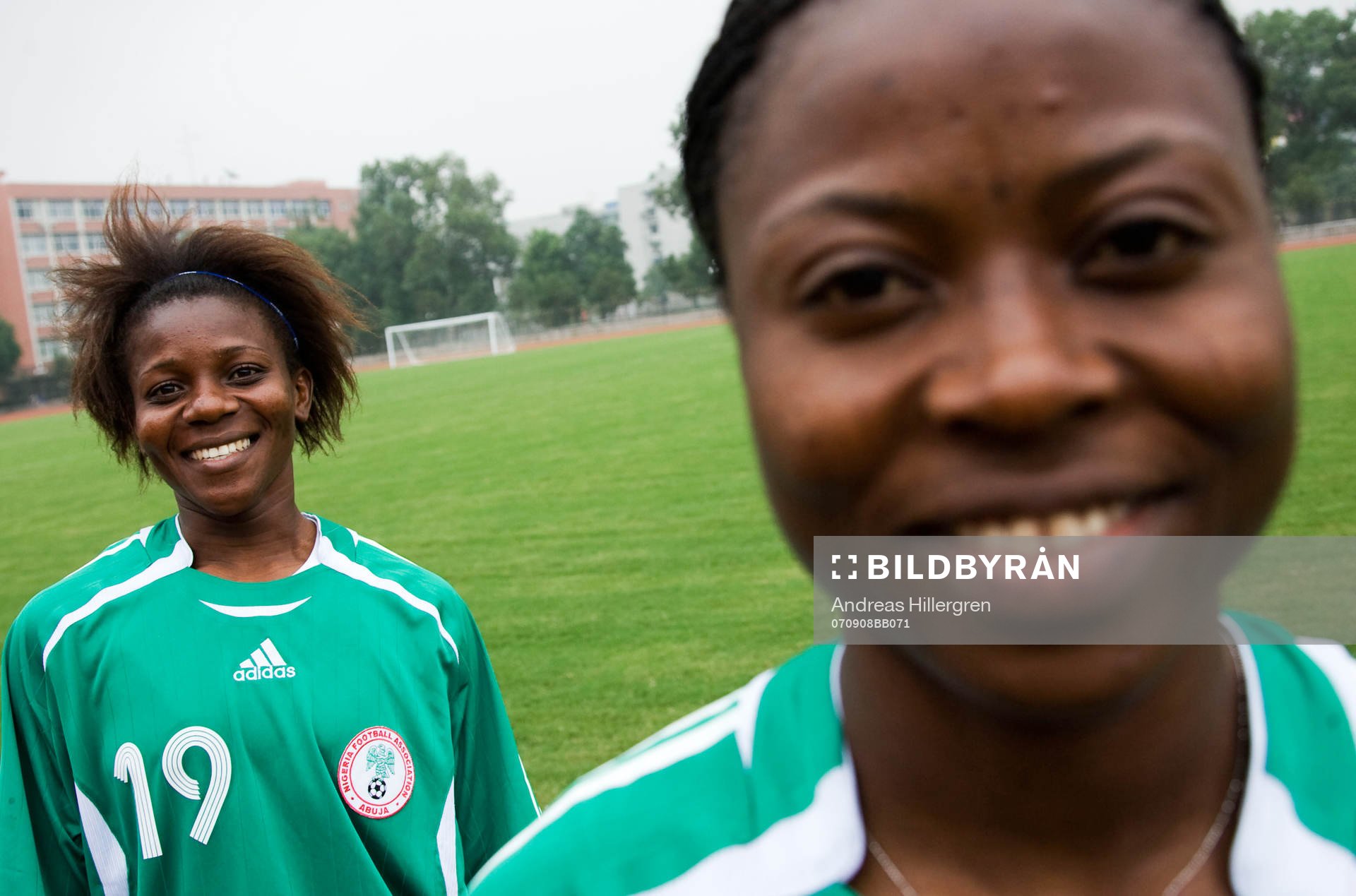 Maureen Mmadu och Faith Ikidi, spelar i Linköping