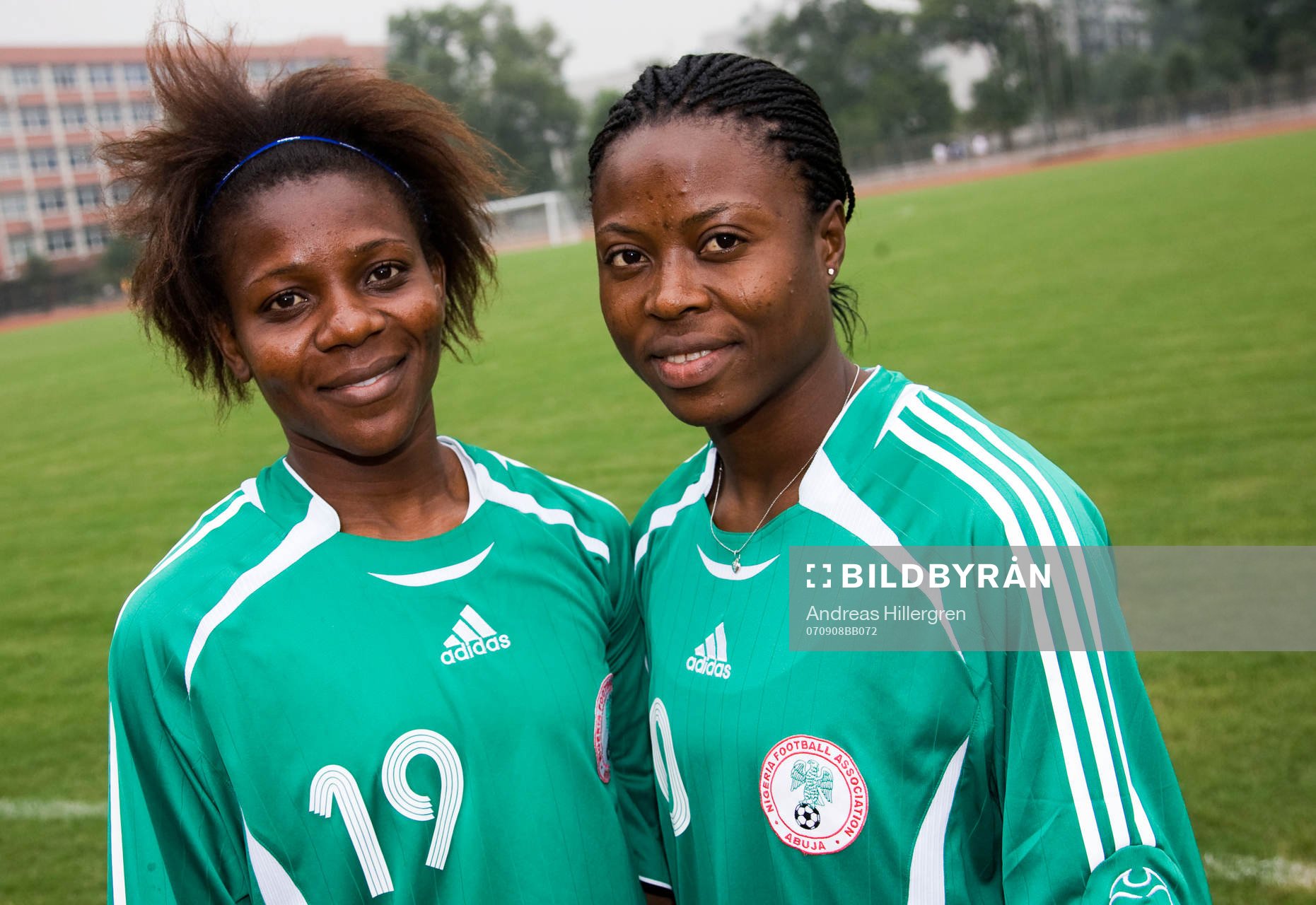 Maureen Mmadu och Faith Ikidi, spelar i Linköping