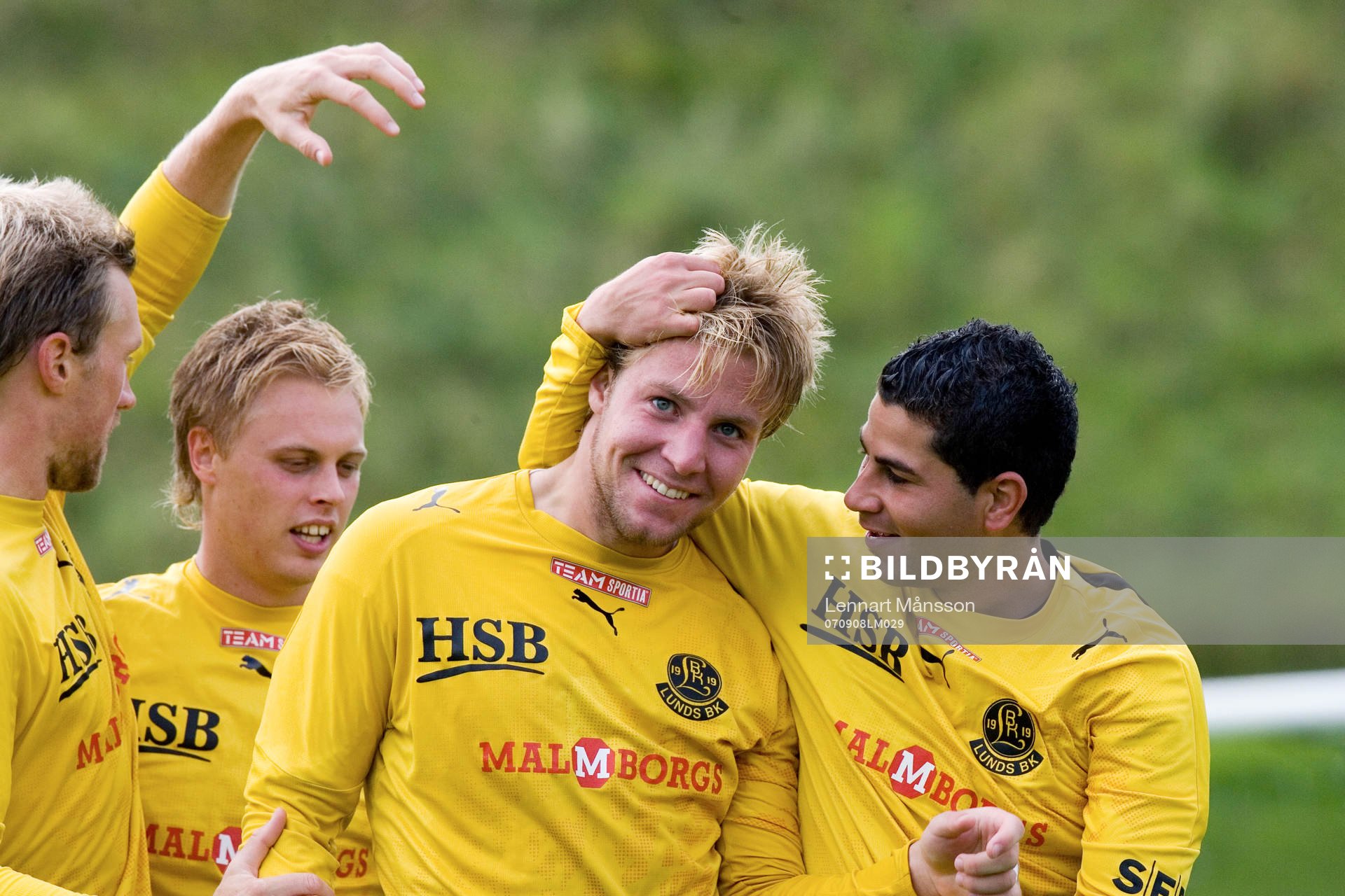  2-målsskytten Fredrik Karlsson, Lund, jublar. Jubel. Segerjubel.