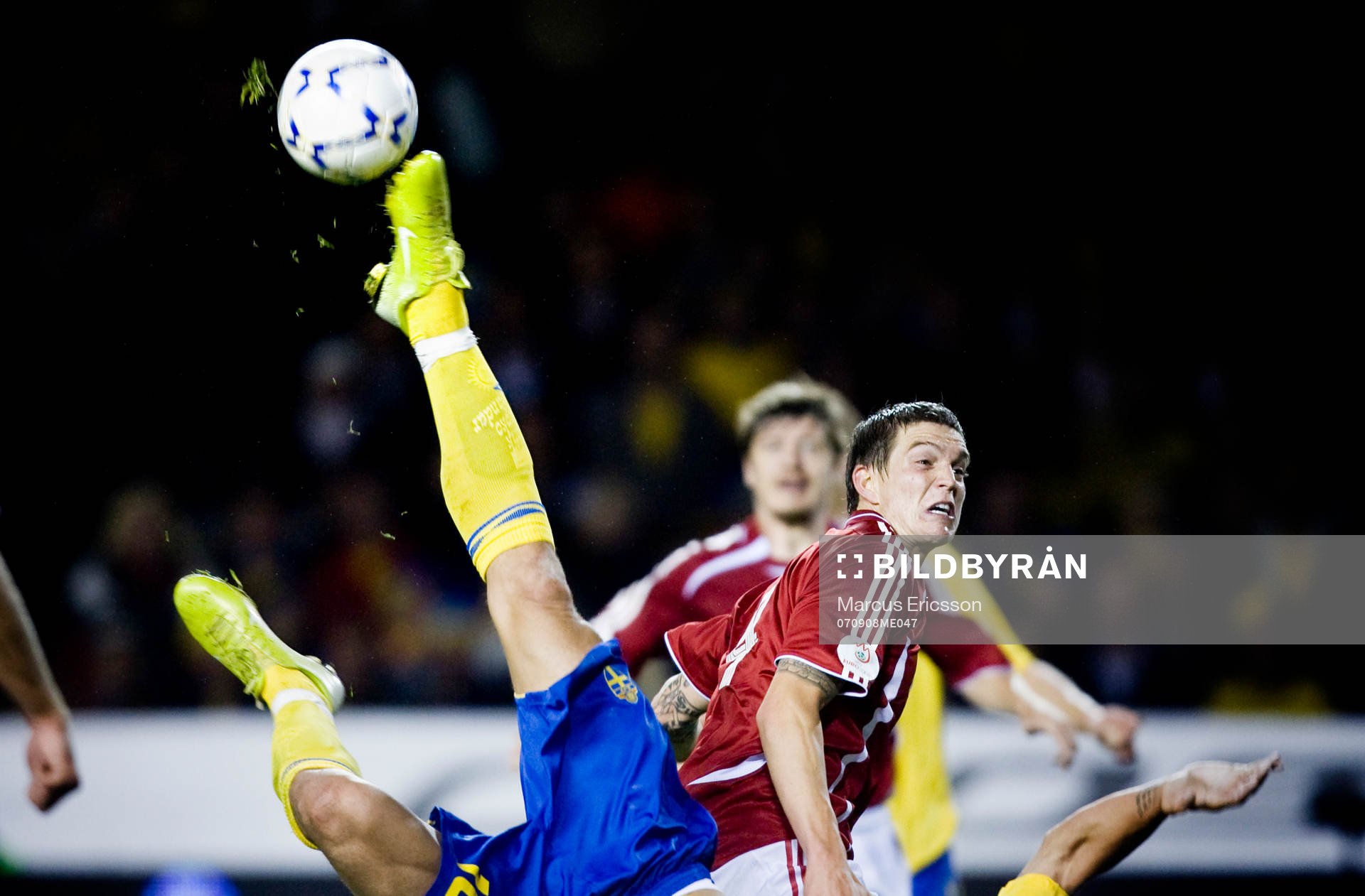 Daniel Agger, Danmark krigar med Zlatan Ibrahimovic