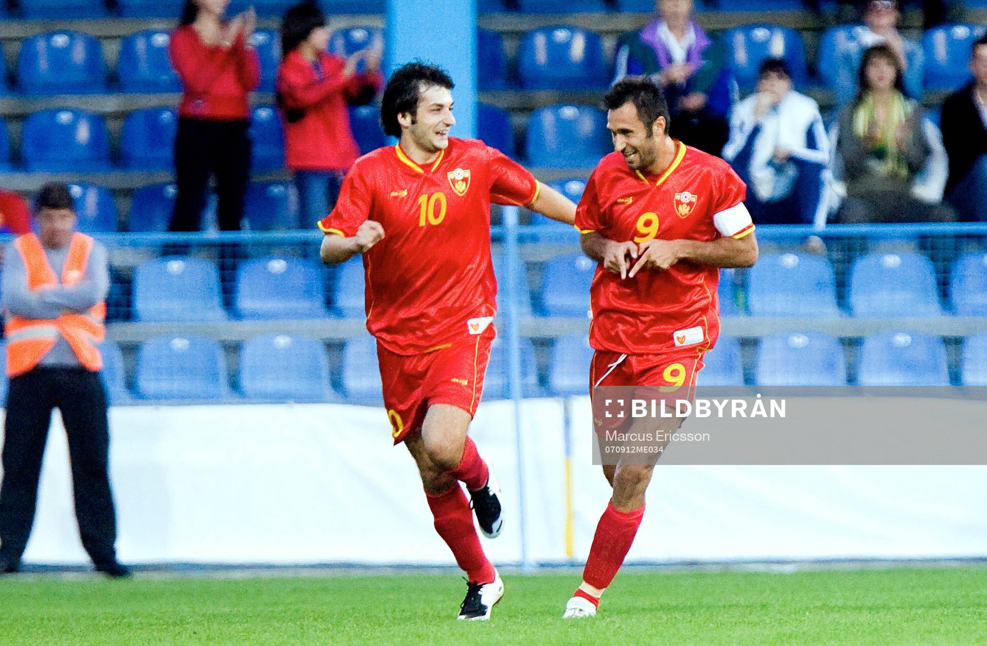 Igor Burzanovic och Mirko Vucinic jublar. Jubel