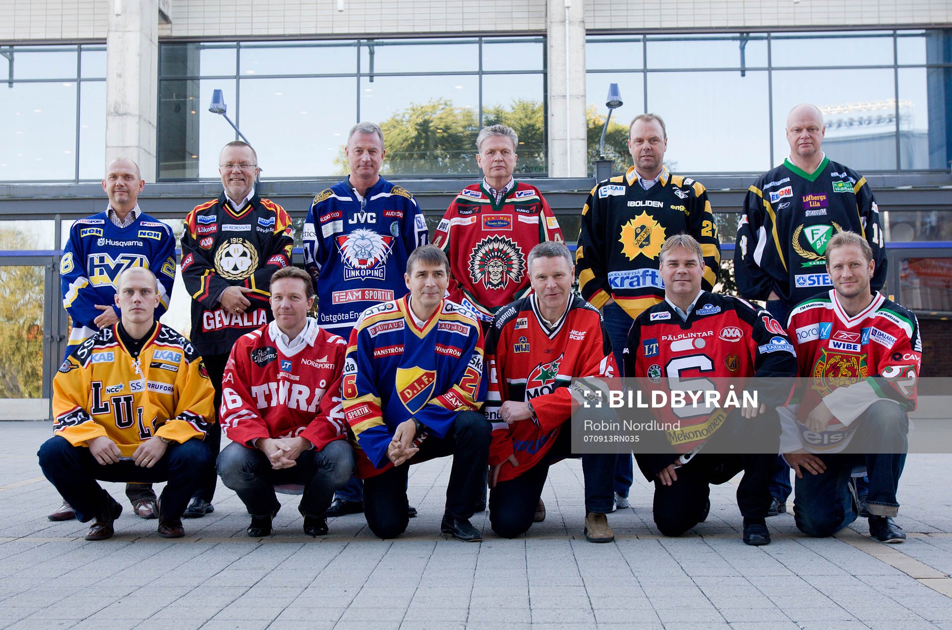 Gruppbild, tränare, bakre raden frv, Kent Johansson, HV71,