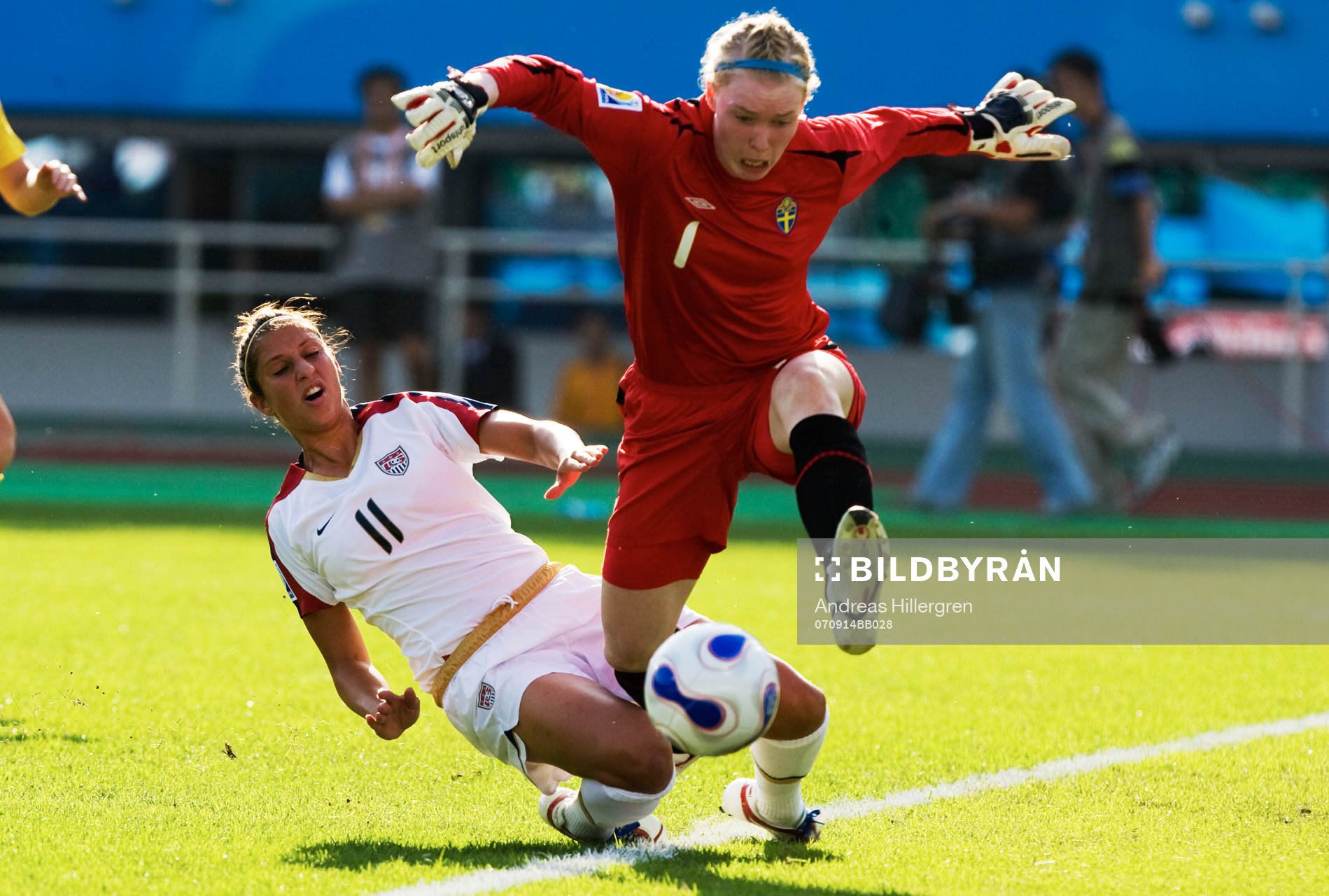 Hedvig Lindahl, Målvakt och Tina ELLERTSON