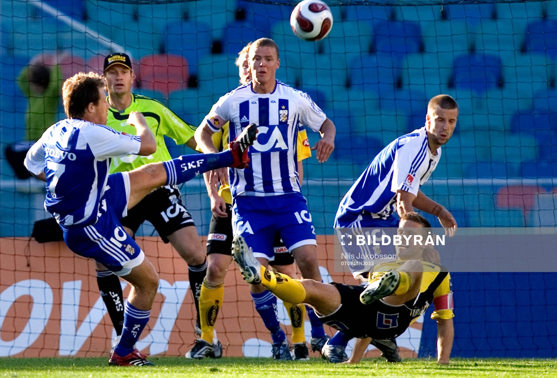 Tobias Hysen, Göteborg, rensar undan bollen, Anders