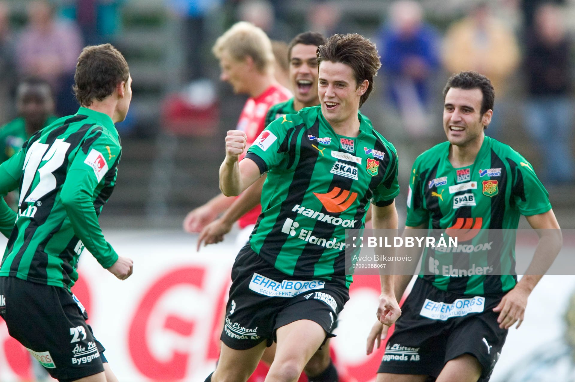 Andreas Tobiasson, GAIS, jubel, i bakgrunden Kalmar spelare