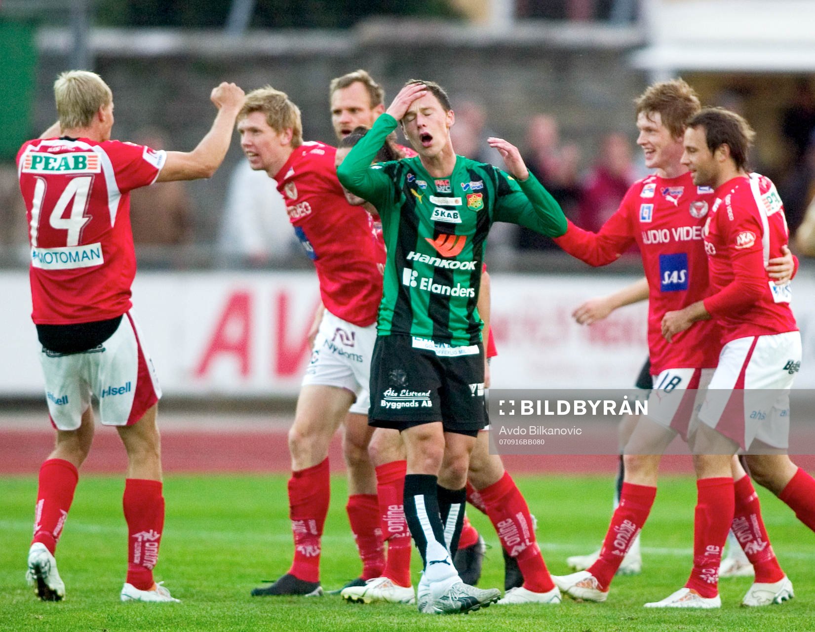 Viktor Elm kramas om från sina medspelare, GAIS depp
