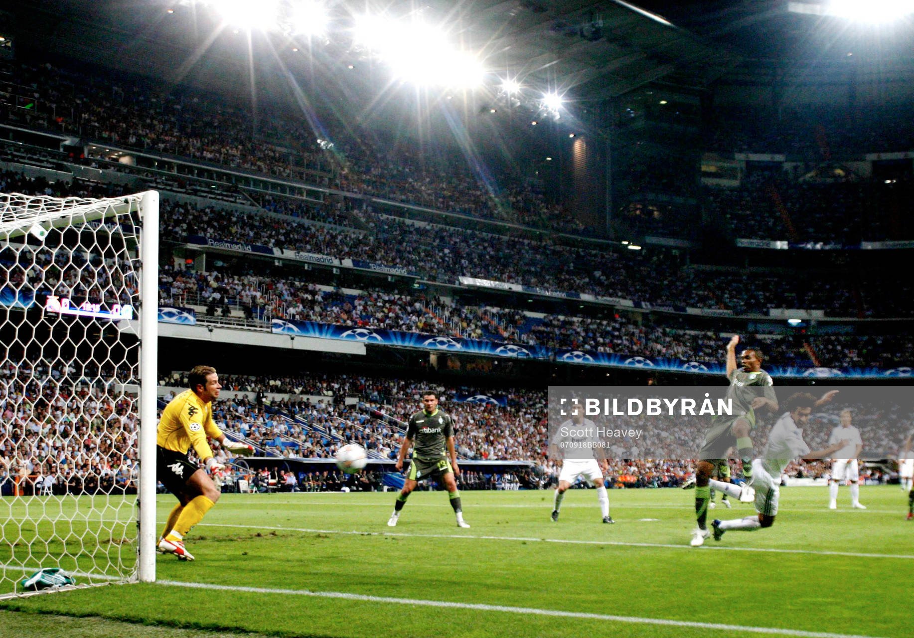 Raul, Madrid gör 1-0