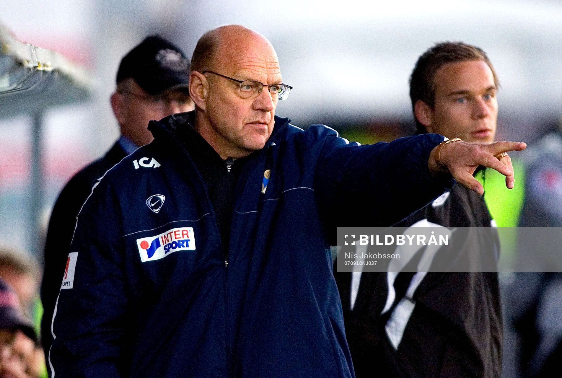 Göran Hagberg, ny tränare i Öster, pekar