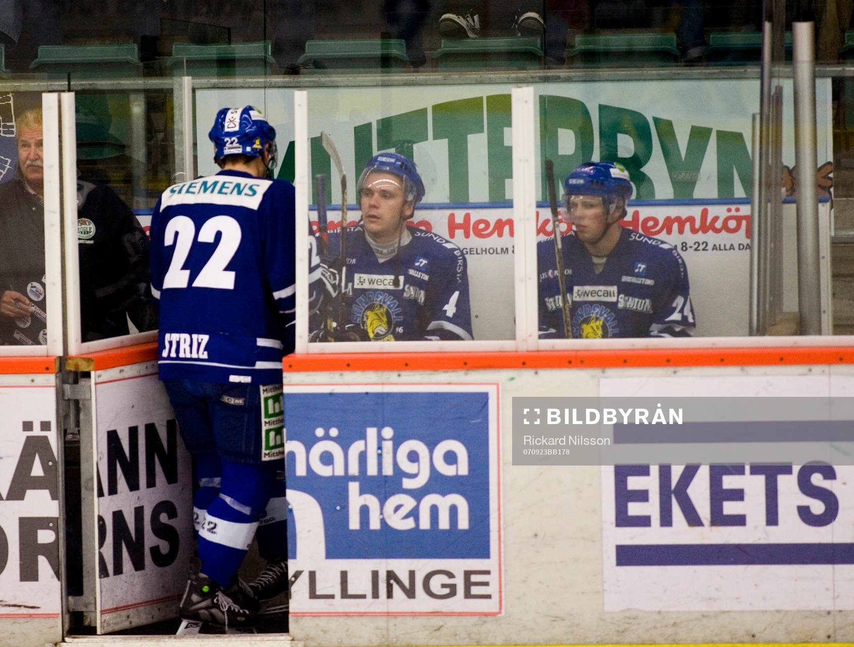 Tre man i utvisningsbåset för Sundsvall, David Striz,