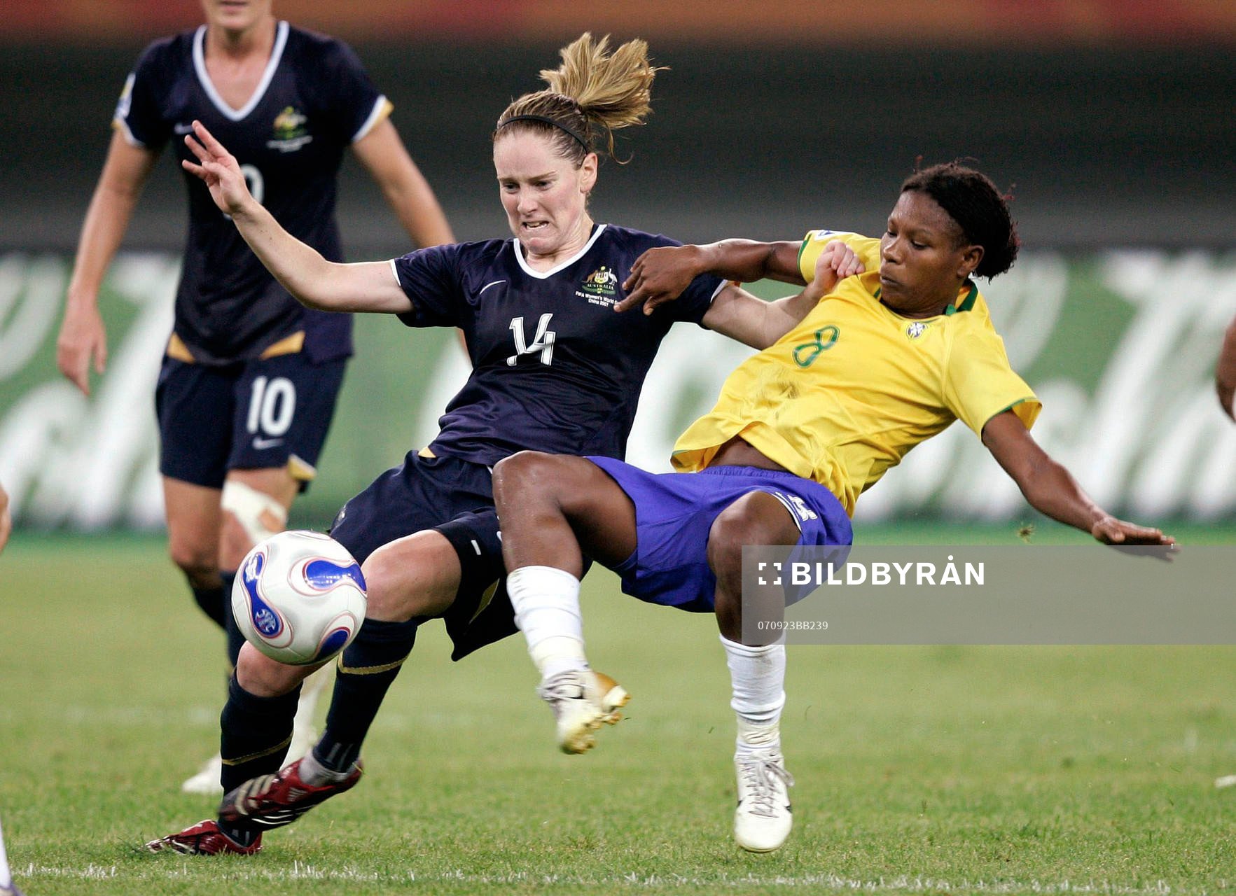 Collette McCallum, Australien och Formiga, Brasilien