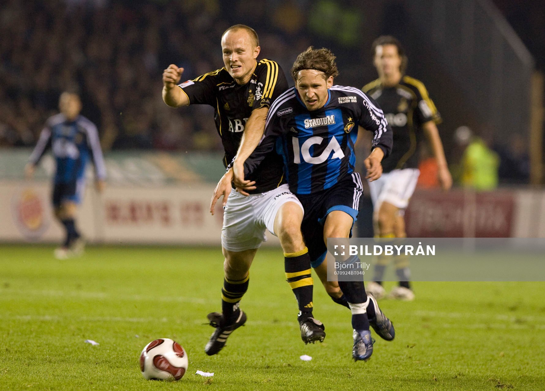 Nicklas Carlsson, AIK, och Andrej Komac, Djurgården