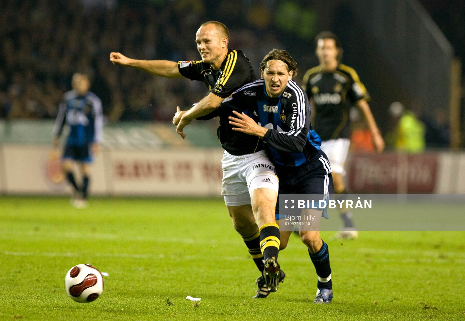 Nicklas Carlsson, AIK, och Andrej Komac, Djurgården