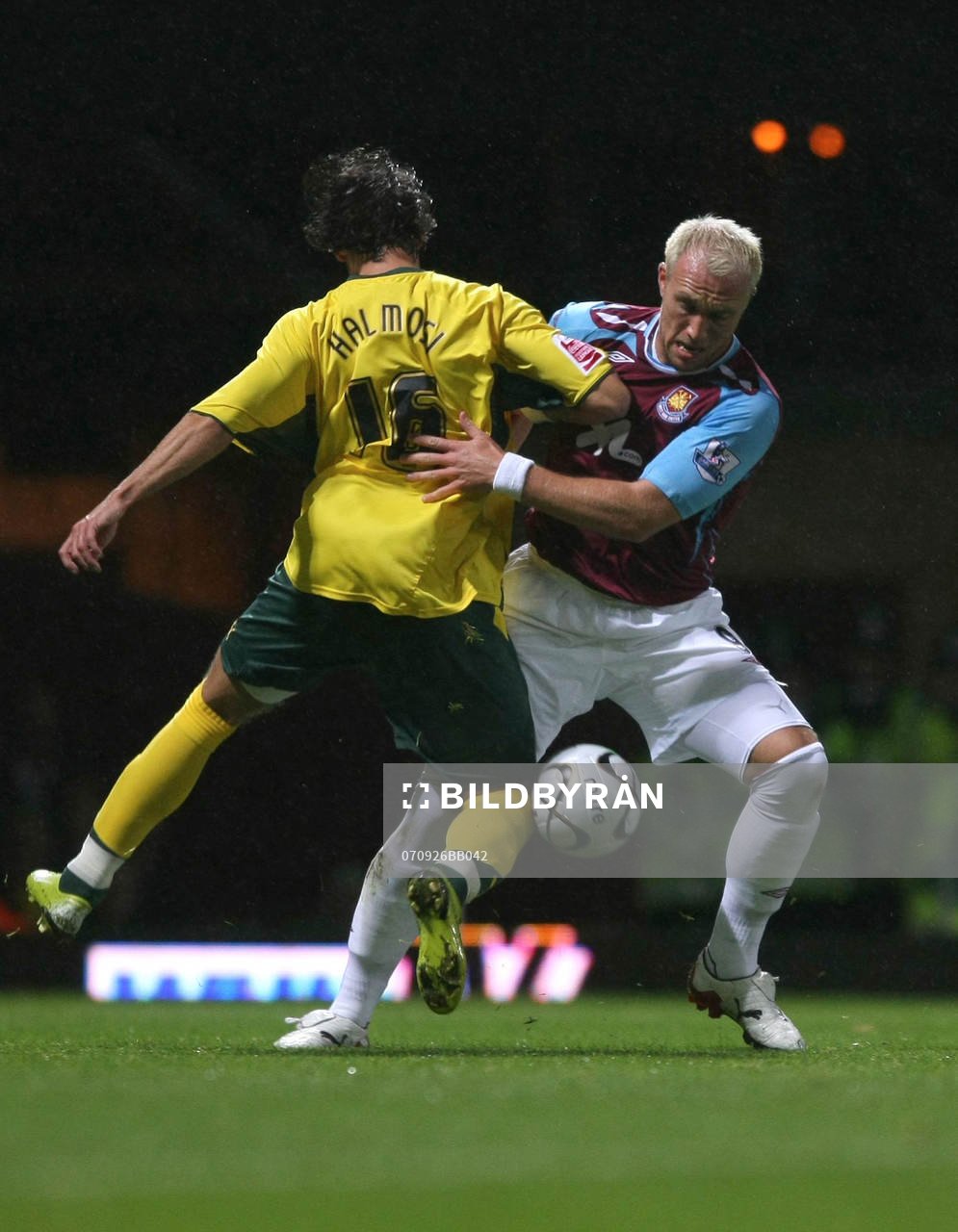  Dean Ashton, West Ham och Peter Halmosi, Plymouth.
