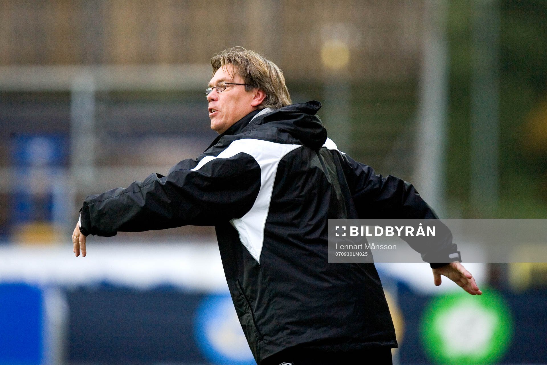 Per Olsson, tränare, Gefle, dirigerar sina mannar