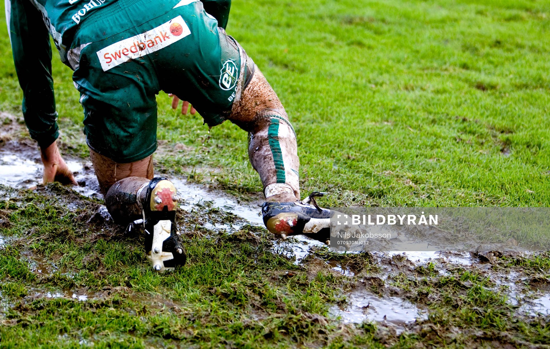 Lera, gyttja, fotbollskor, vatten, regn