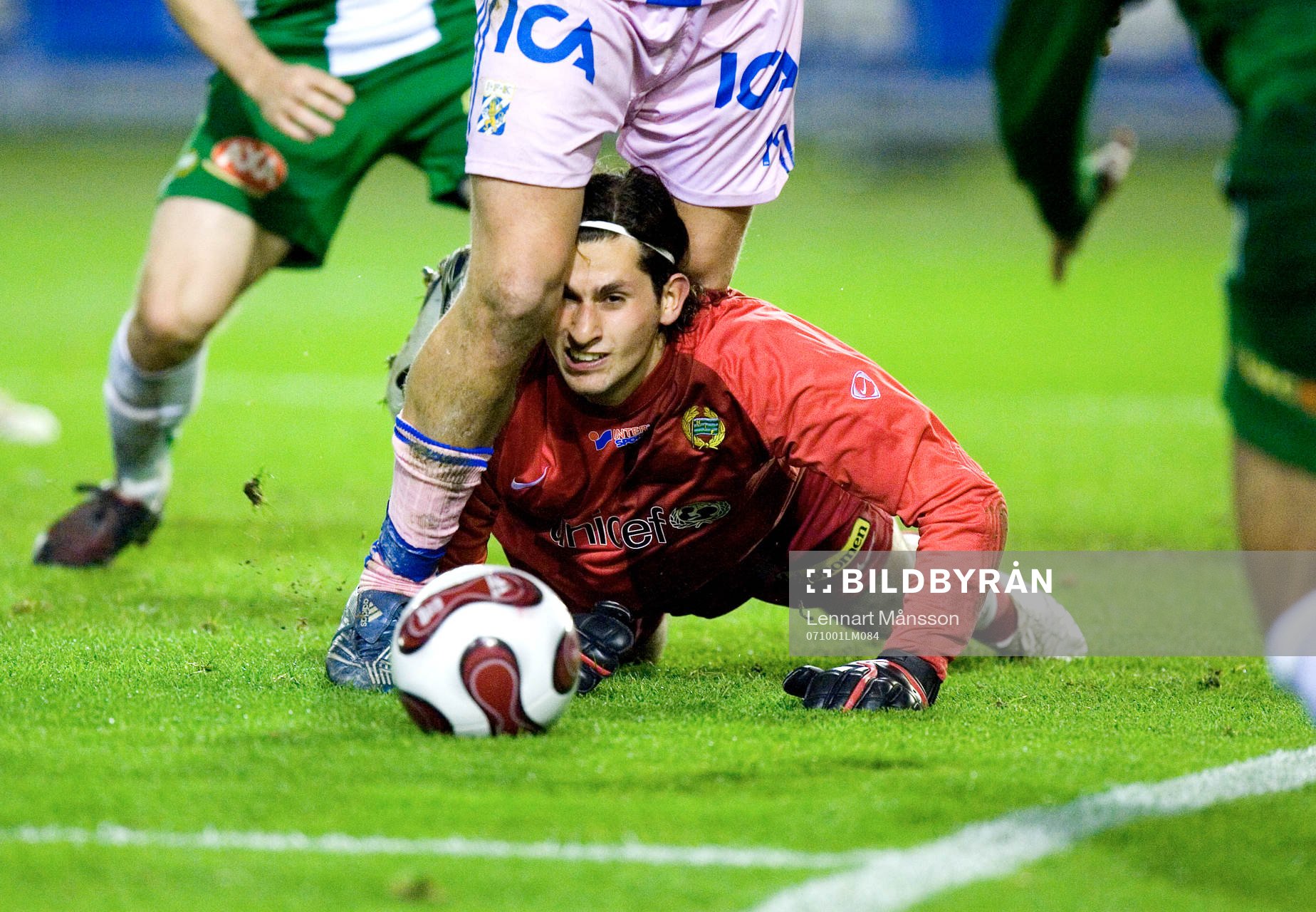 George Moussan, målvakt, Hammarby, lite klämd mellan rosa