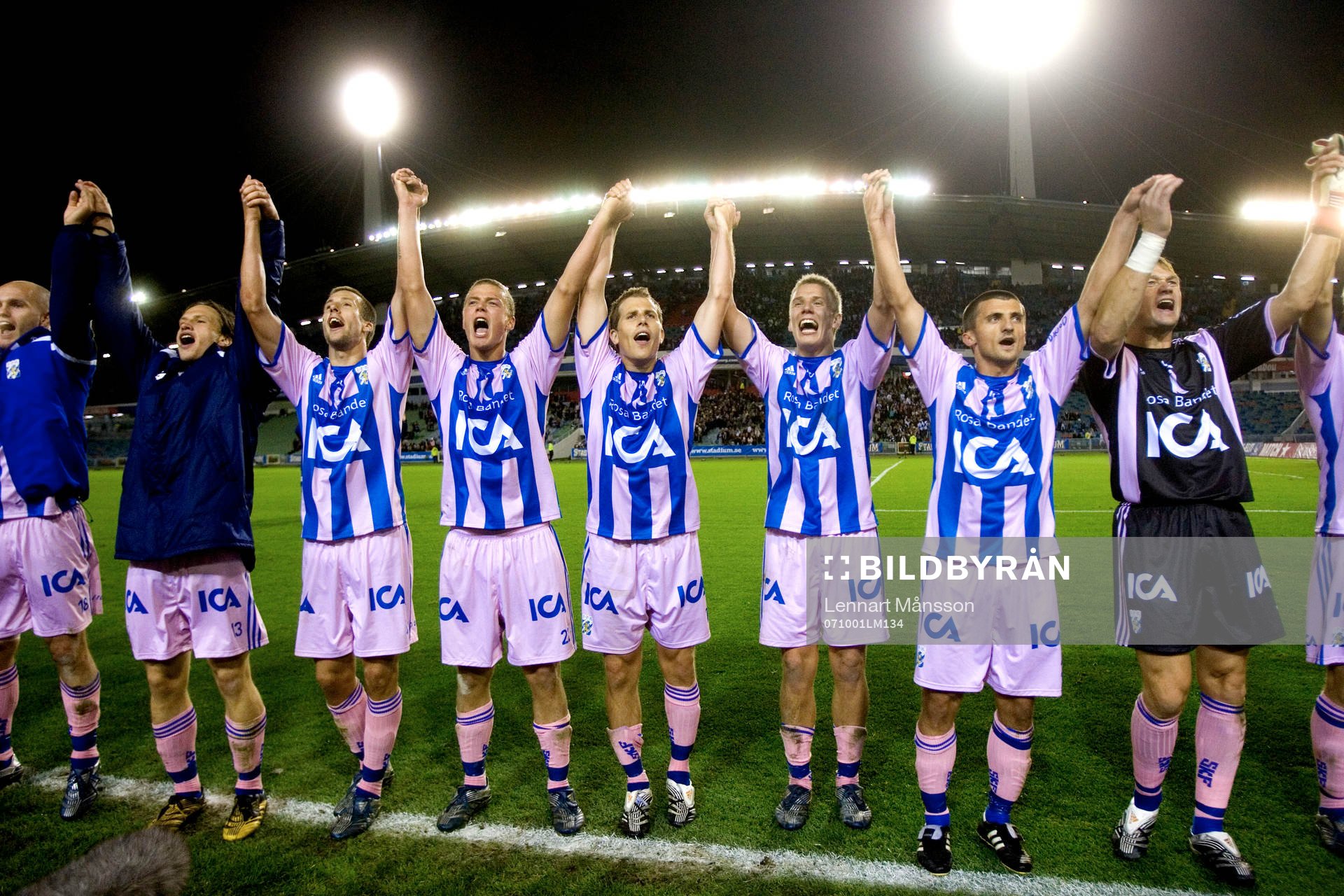  Jubel, Mattias Bjärsmyr, Ragnar Sigurdsson, Tobias Hysén, Pontus Wernbloom, Eldin Karisik. Rosa bandet.