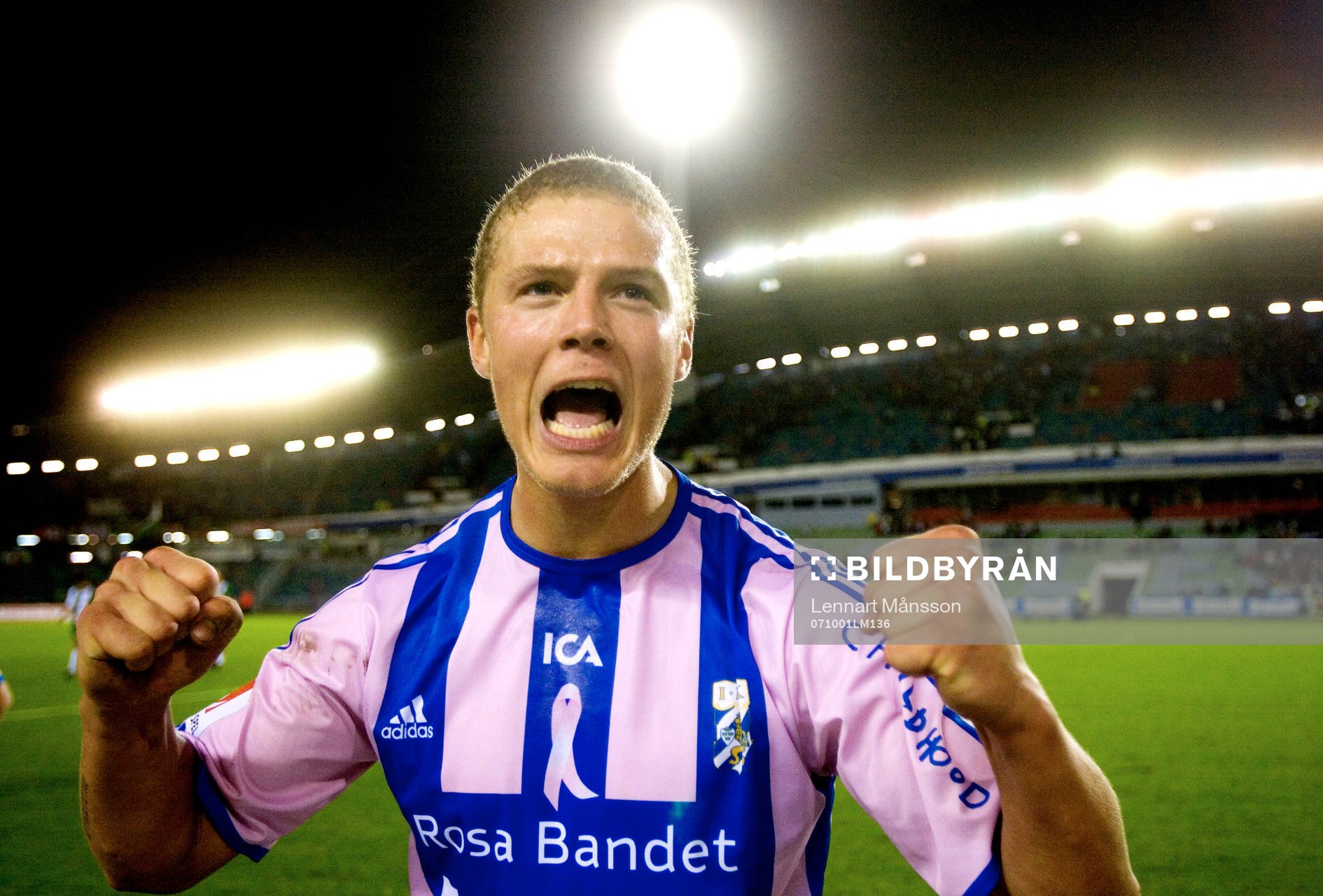  Ragnar Sigurdsson, jubel.  Rosa bandet. 
