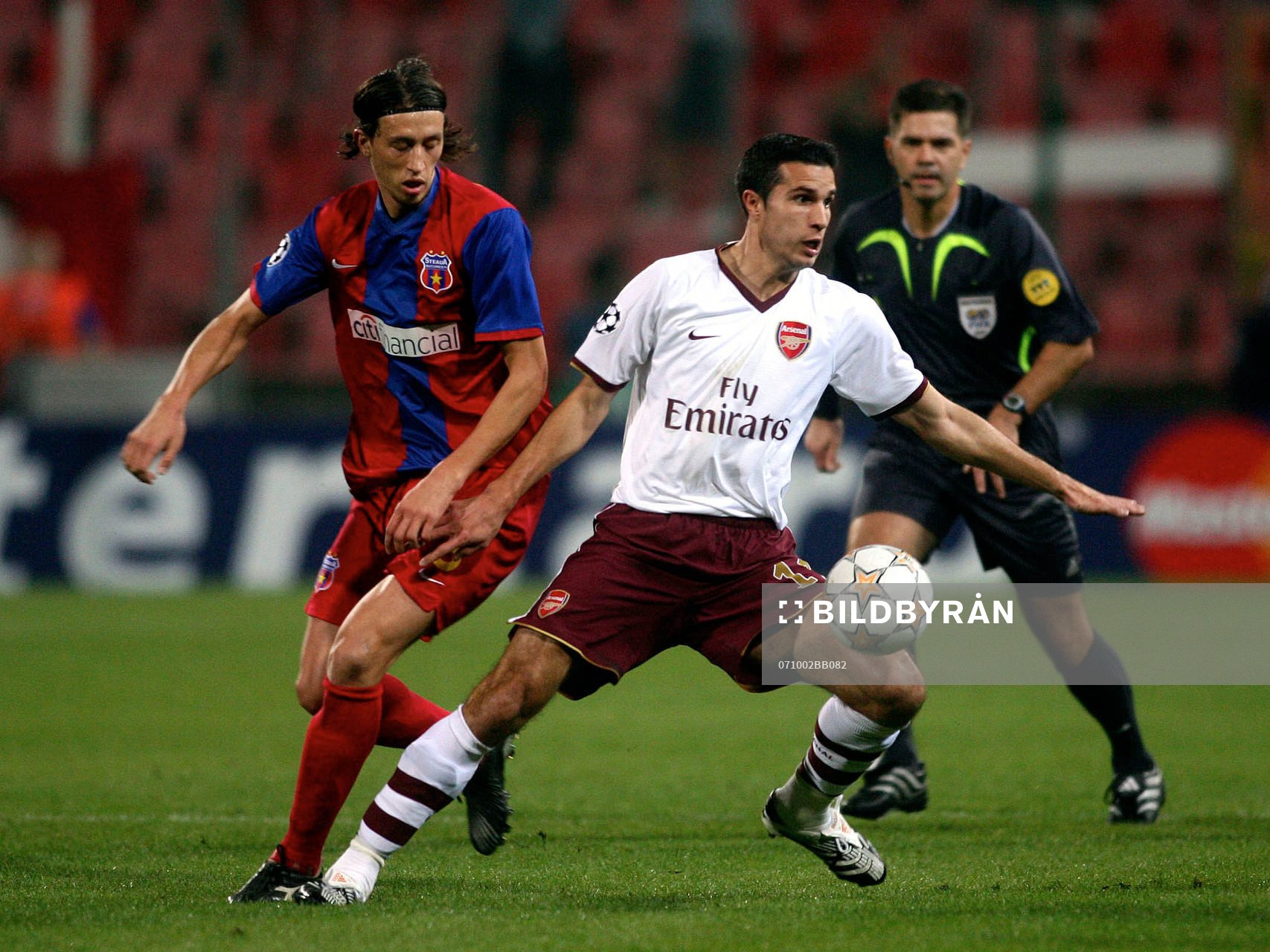 Robin Van Persie, Arsenal och Ovidiu Petre, Steaua Bukarest