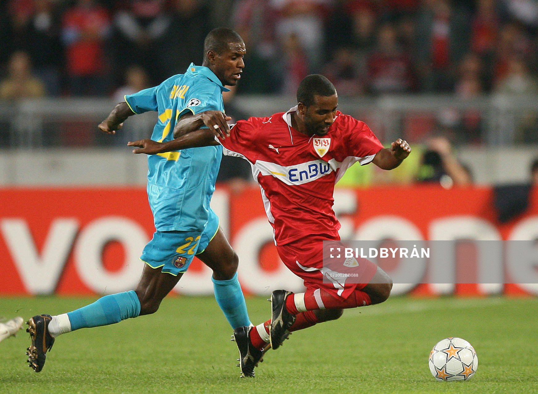 Cacau, Stuttgart och Eric Abidal, Barcelona