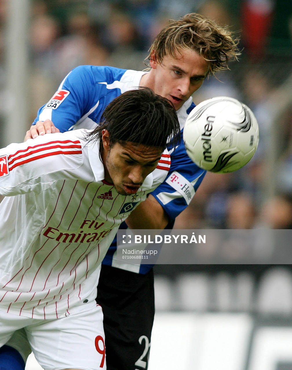  Paolo Guerrero, Hamburg och Matthias Langkamp, Bielefeld.