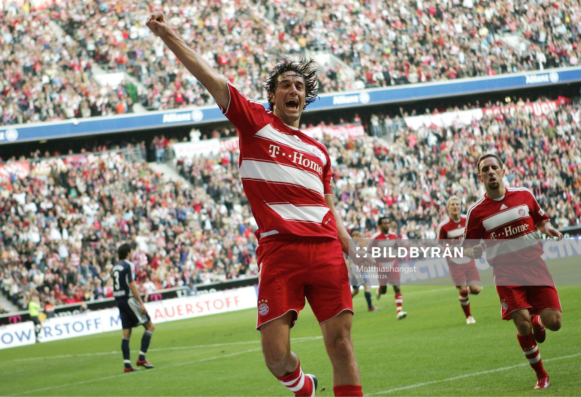 1-0 Jubel Luca Toni, München