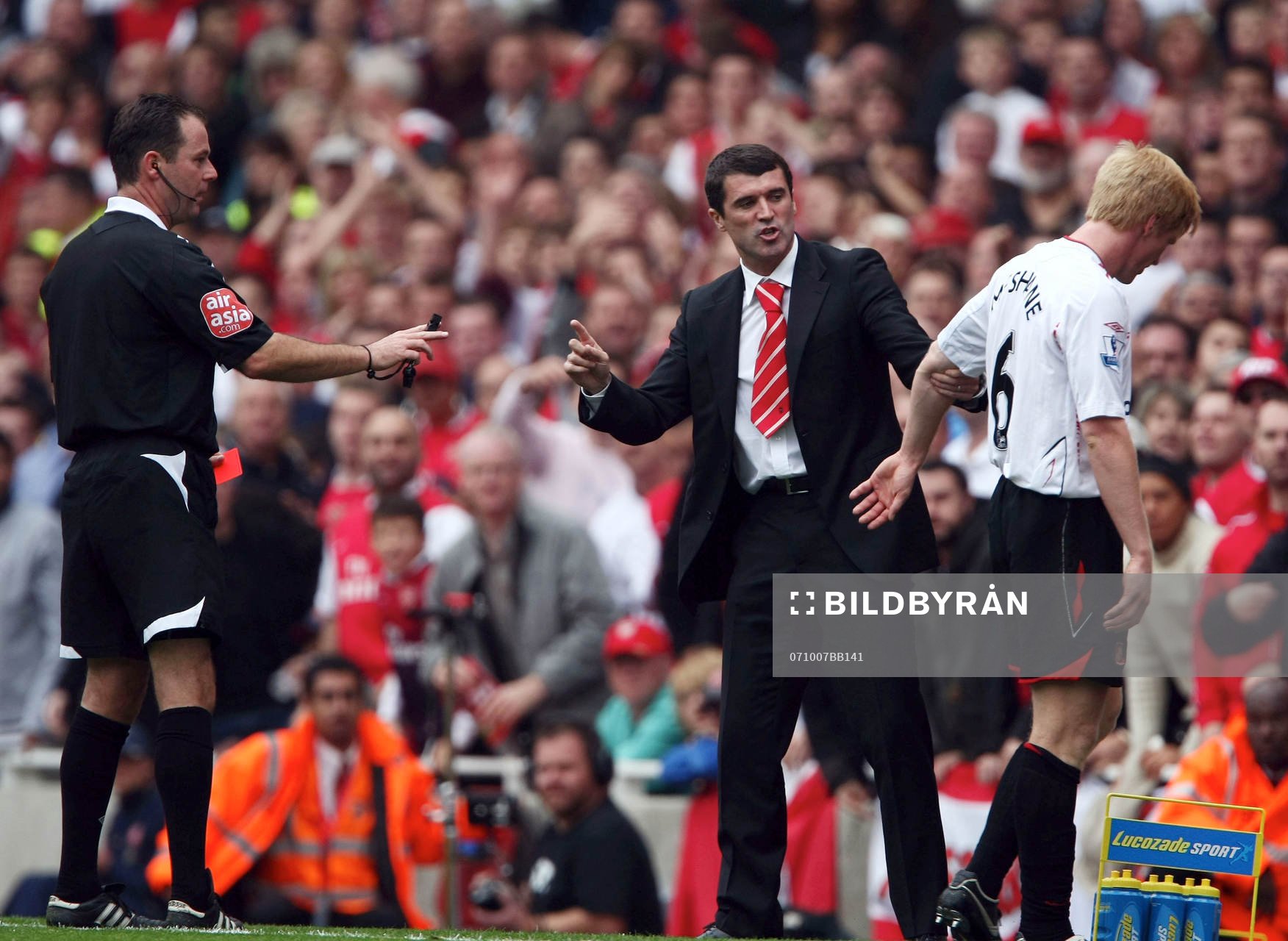 Roy Keane, tränare, Sunderland diskuterar med domare Rob