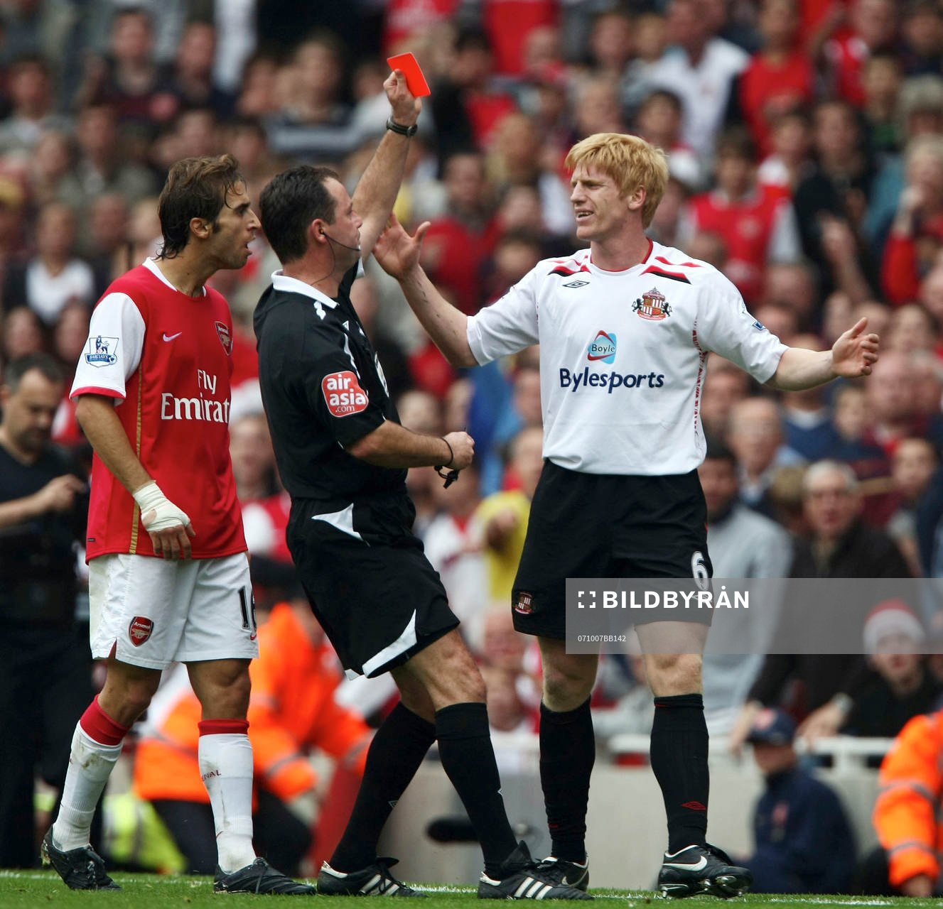 Paul McShane, Sunderland, får rött kort
