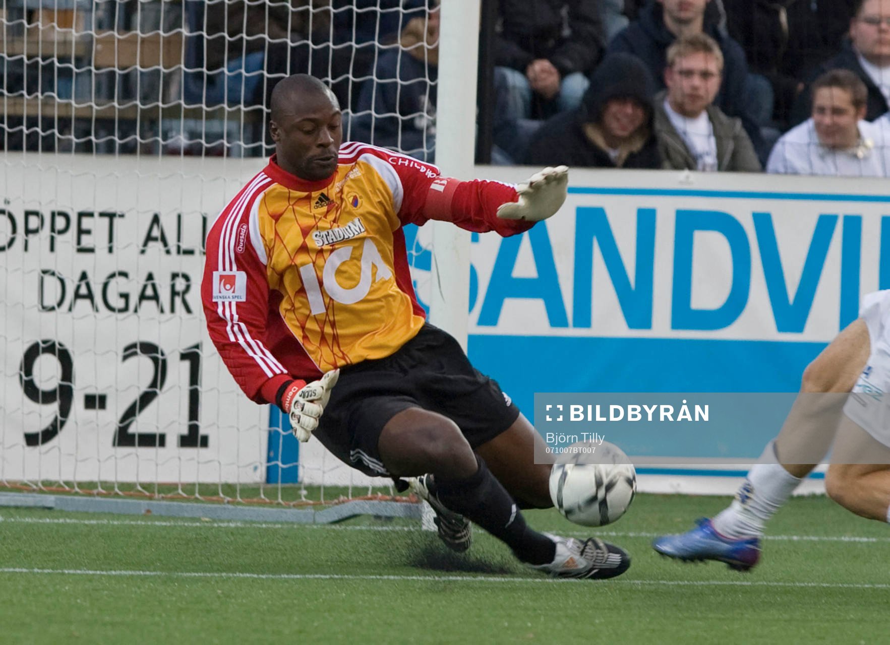 Pa Dembo Touray, målvakt, Djurgården