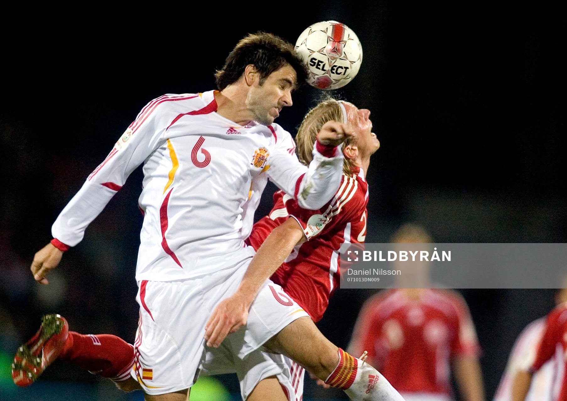   Christian Poulsen och David Albelda, Spanien.