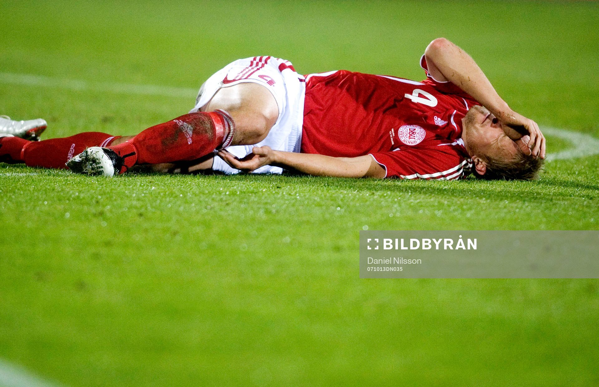  Ulrik Laursen, Danmark, nere för räkning.