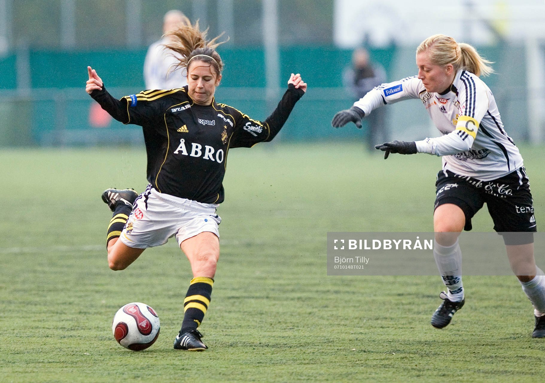 Kacey White, AIK (1-0) och Linda Sembrant, Bälinge