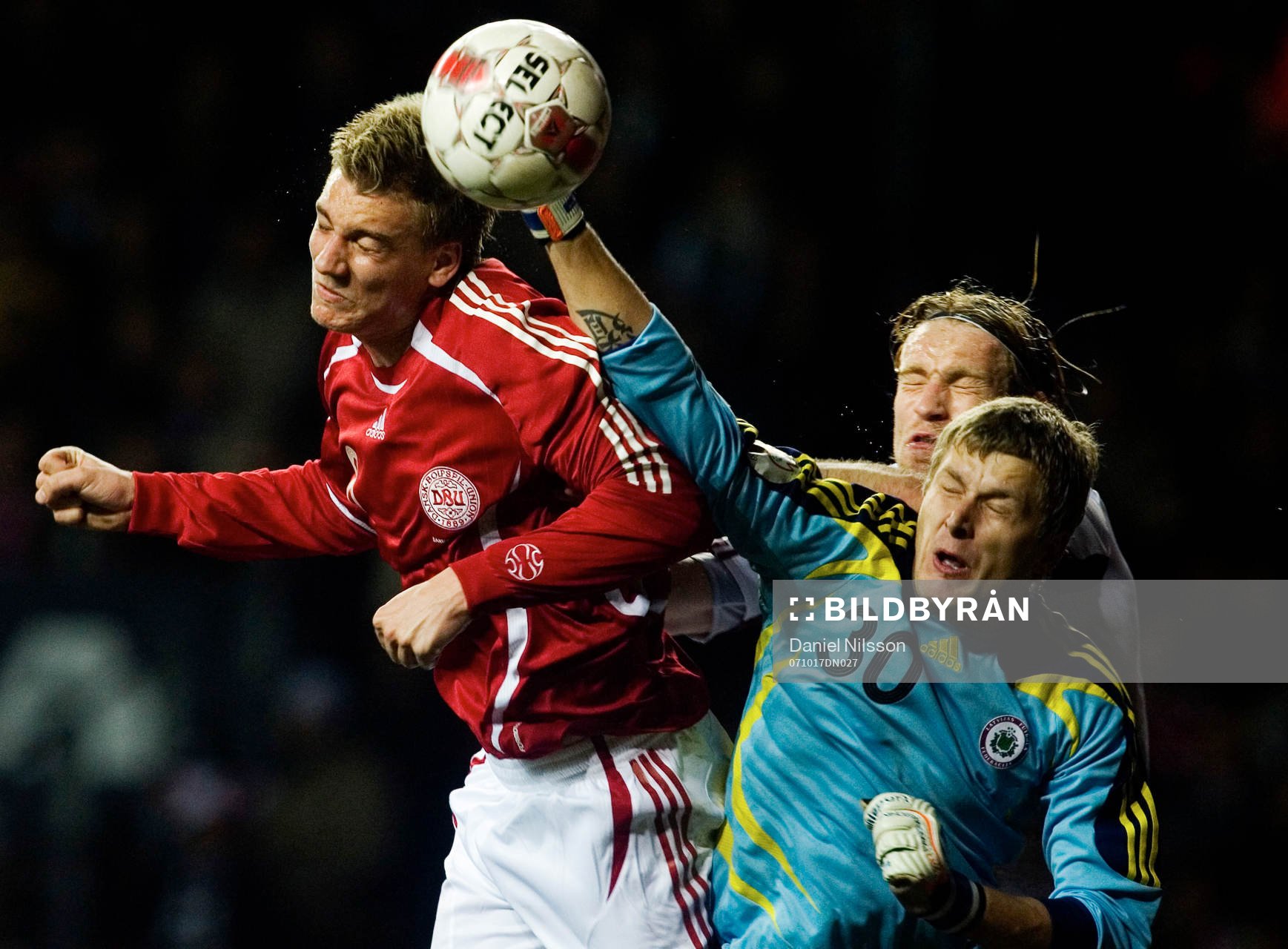 Nicklas Nendtner, Danmark och Andris Vanins (målvakt) och