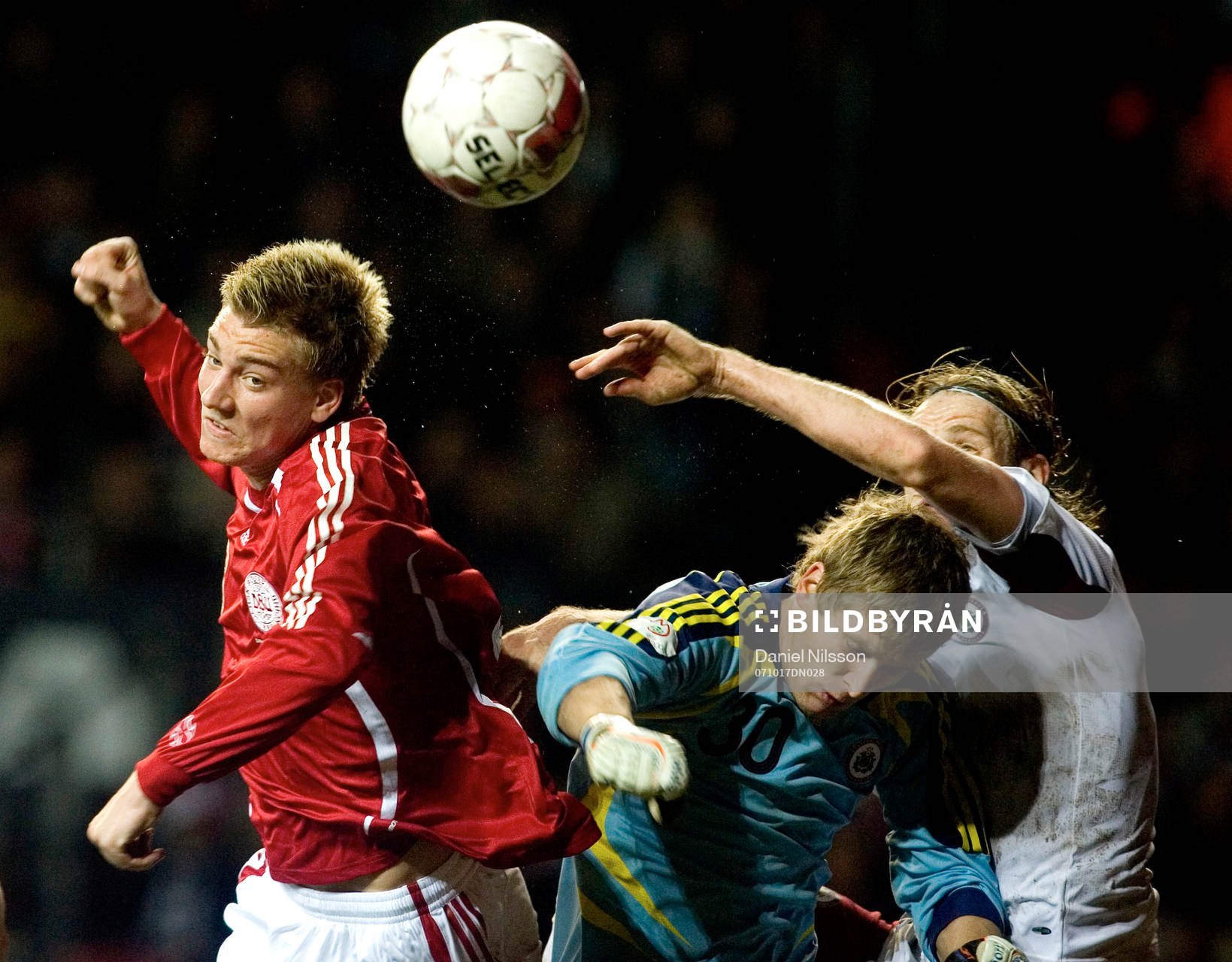 Nicklas Nendtner, Danmark och Andris Vanins (målvakt) och
