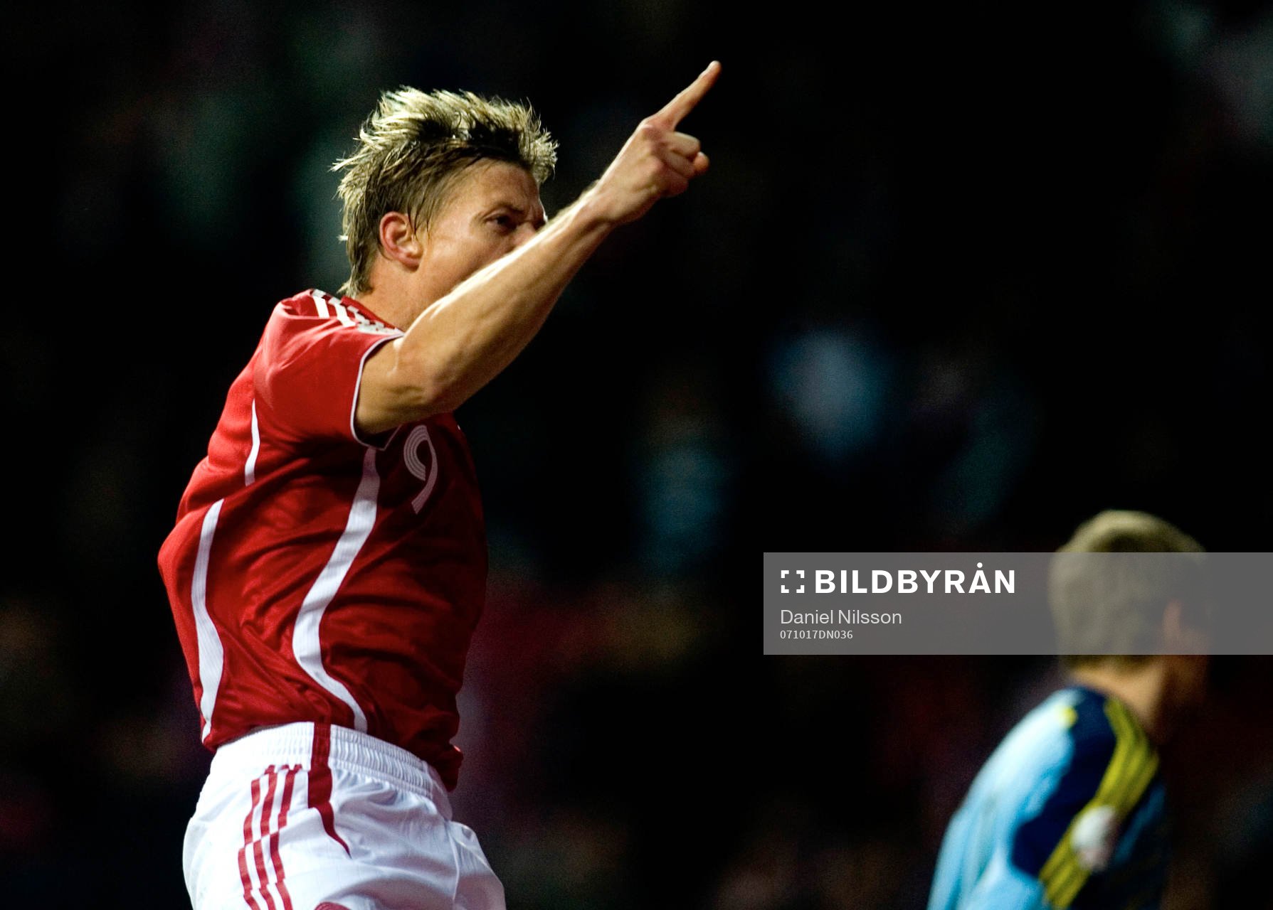 Jon Dahl Tomasson, Danmark gjort 1-0 på straff, Jubel!