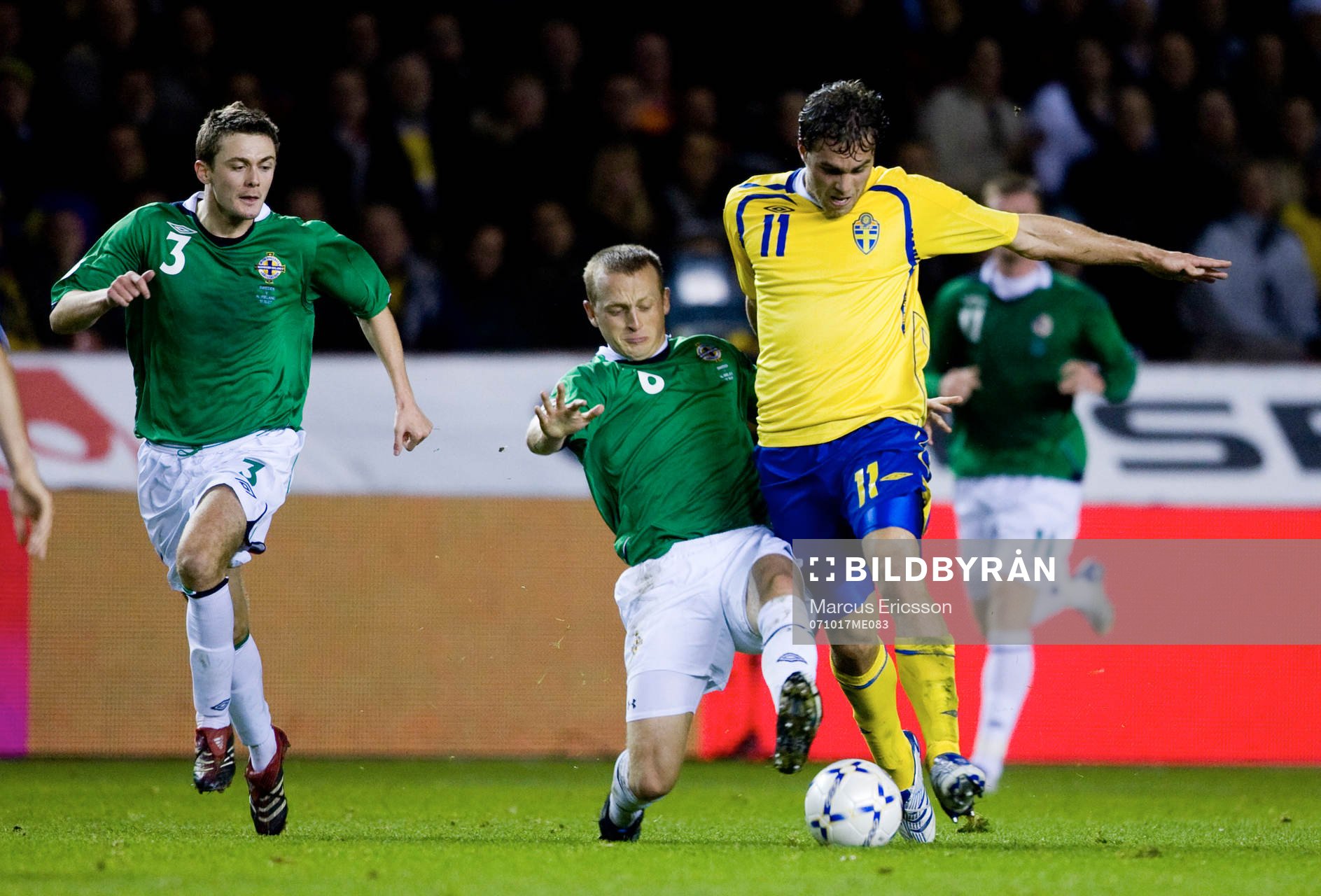 Samuel Clingan, Nordirland och Johan Elmander, Sverige