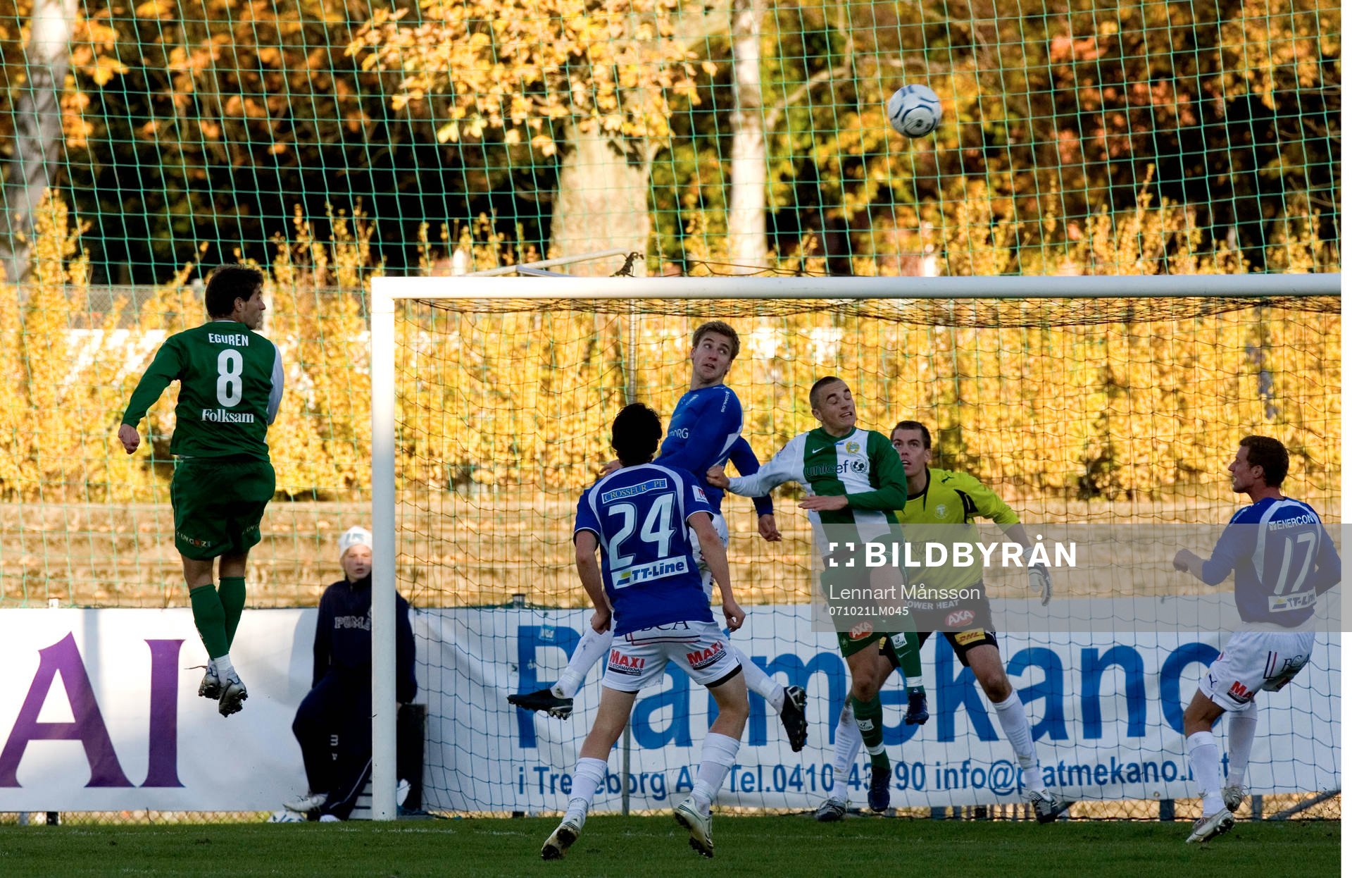 Höstfärger, Sebastian Egurén nickar mot Trelleborgs mål