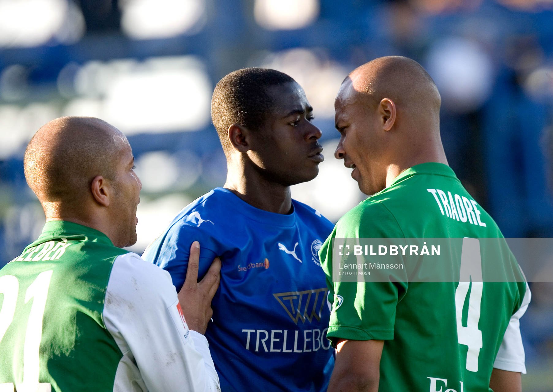 Tuffa dueller mellan Michael Mensah och Christian Traoré