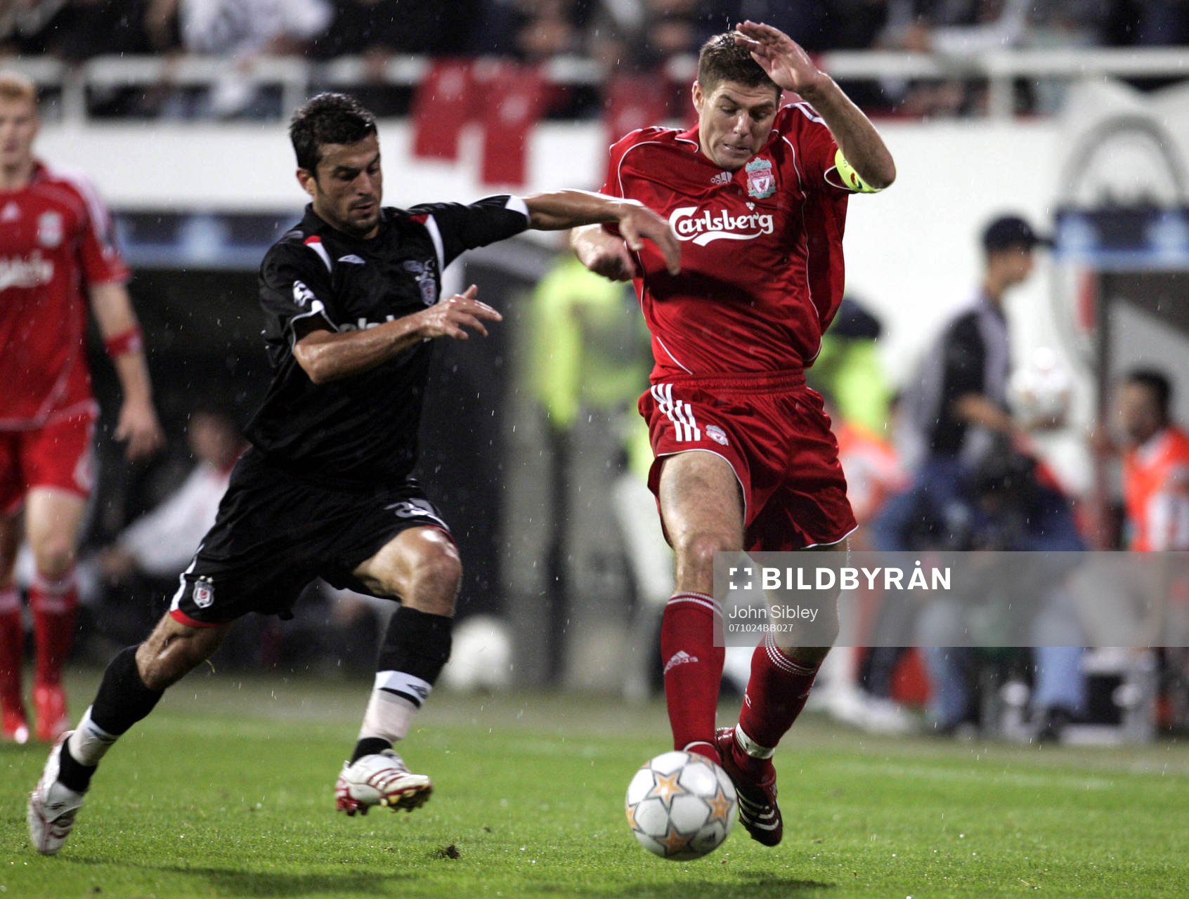 Steven Gerrard och Ali Tandogan