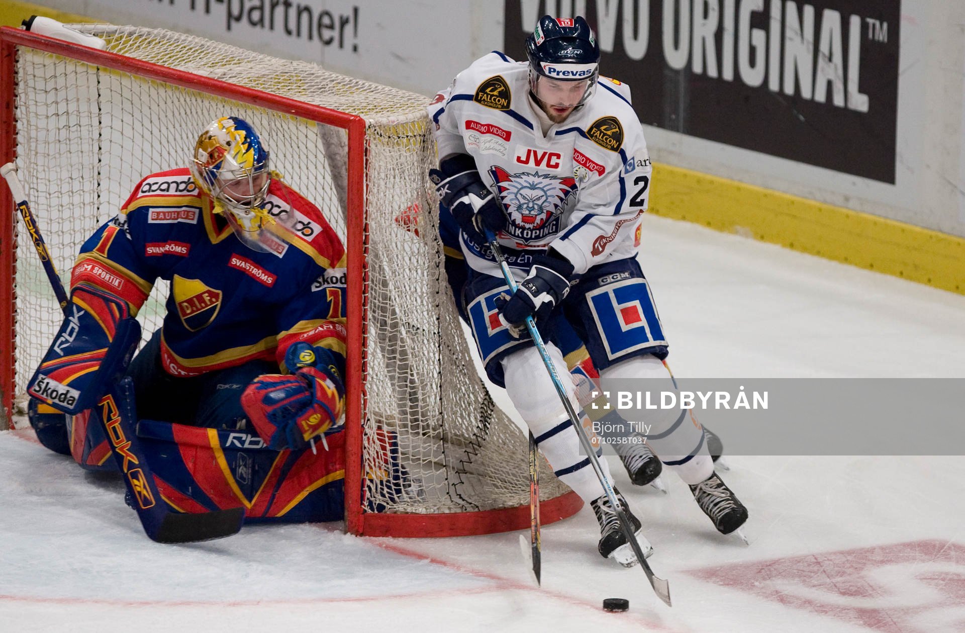 Daniel Larsson, målvakt, Djurgården, och Niklas Persson,