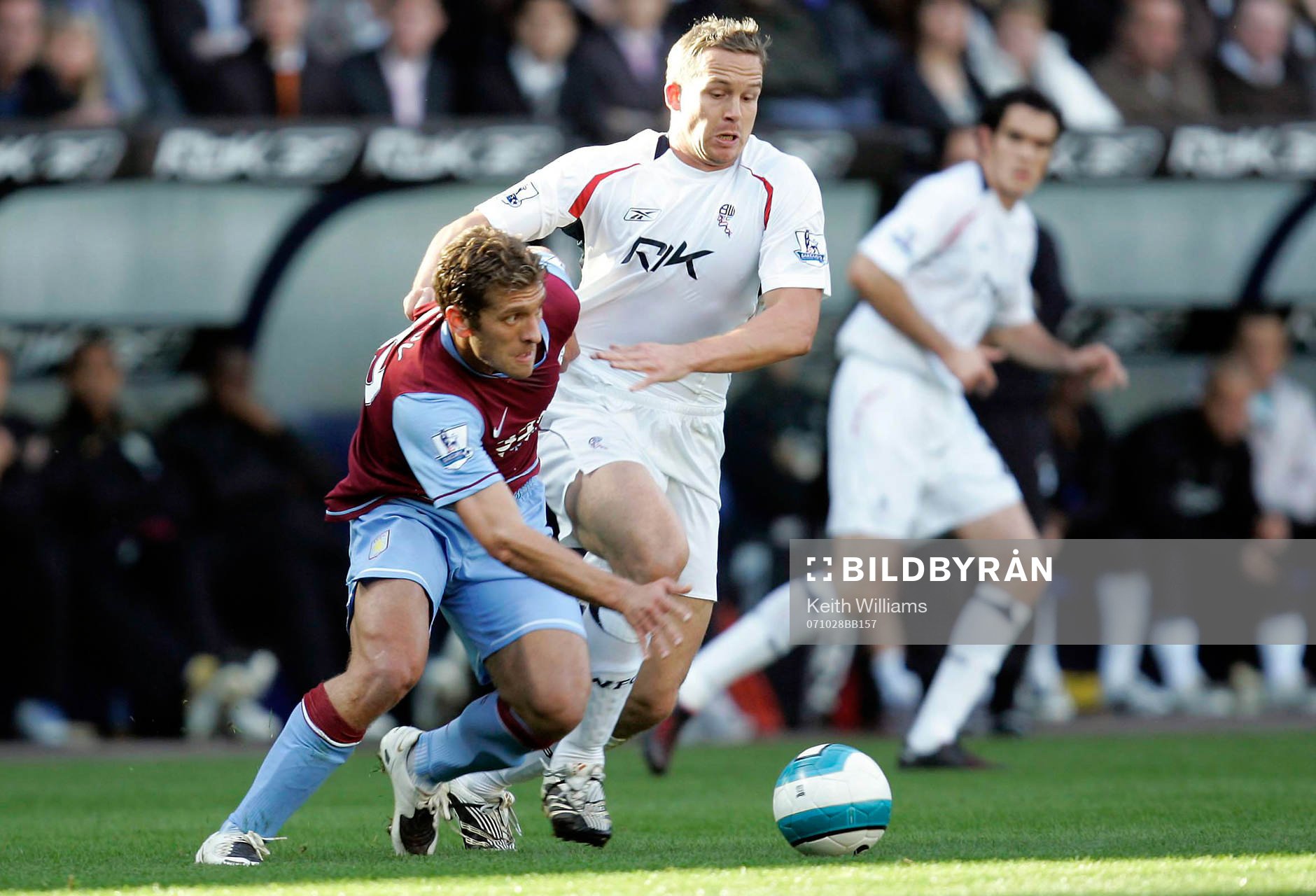Stilian Petrov, Aston Villa och Kevin Davies, Bolton