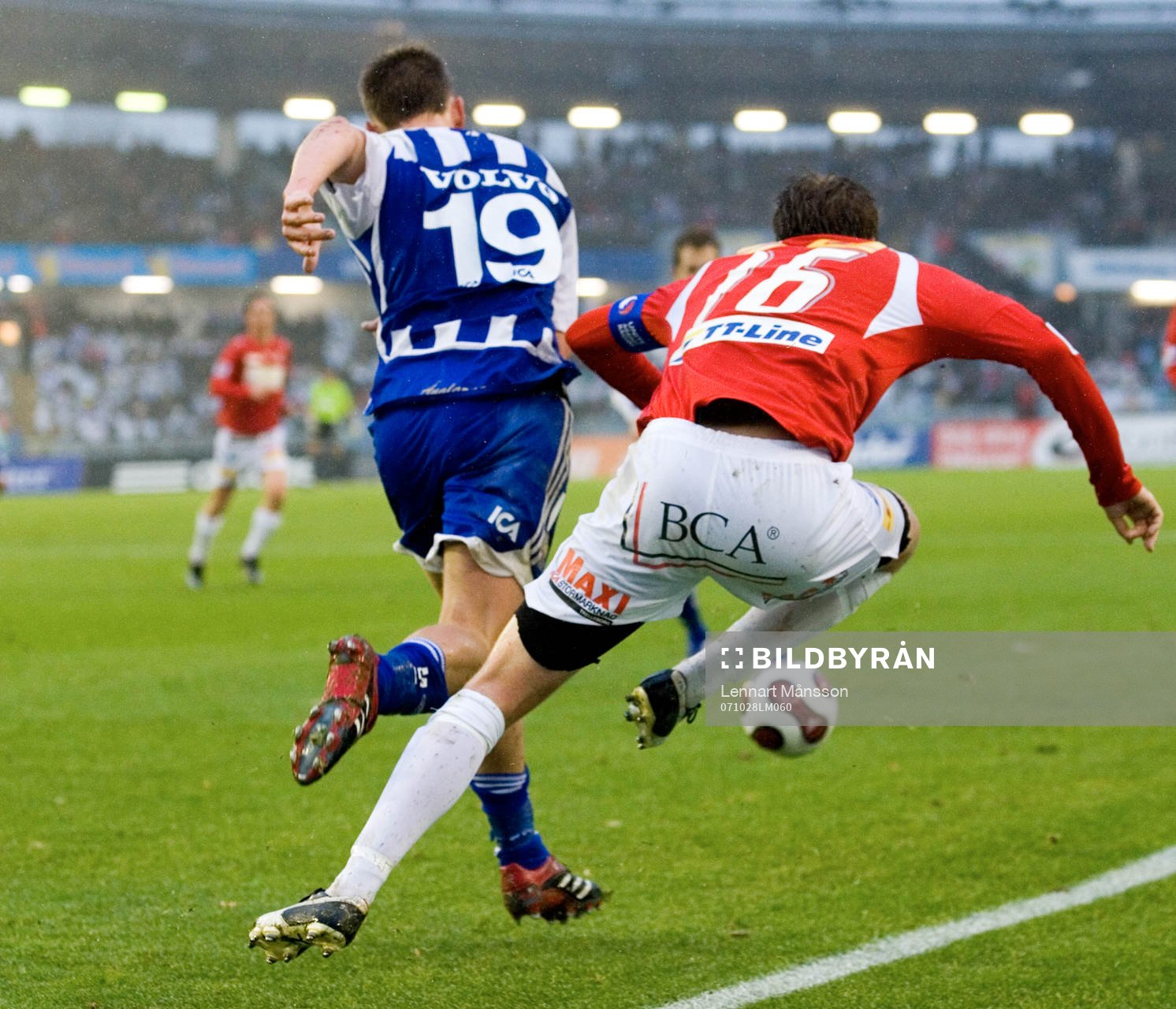 Pontus Wernbloom tacklar ut Linus Malmqvist från