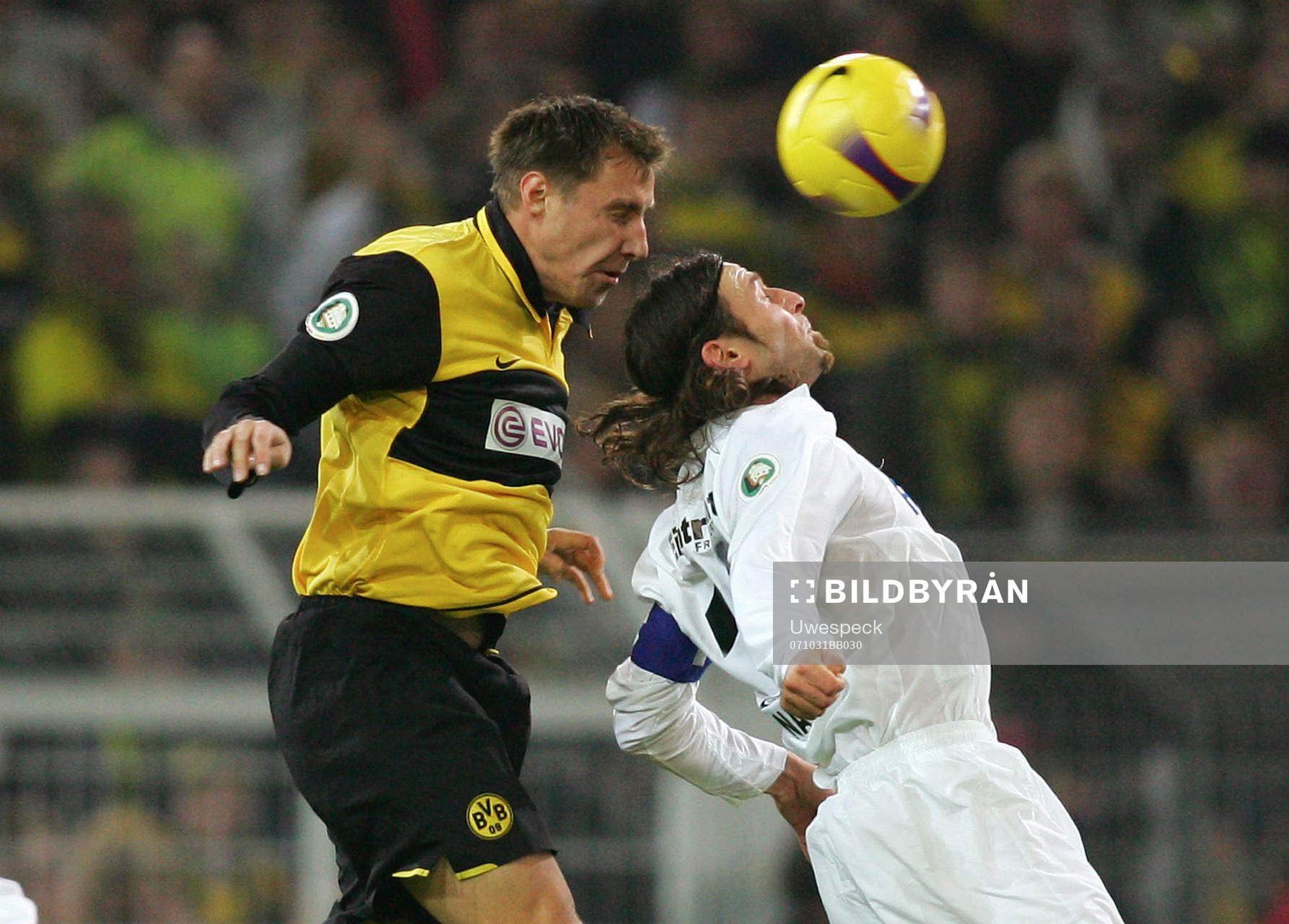   Markus Brzenska, Dortmund och Ioannis Amanatidis, Frankfurt.