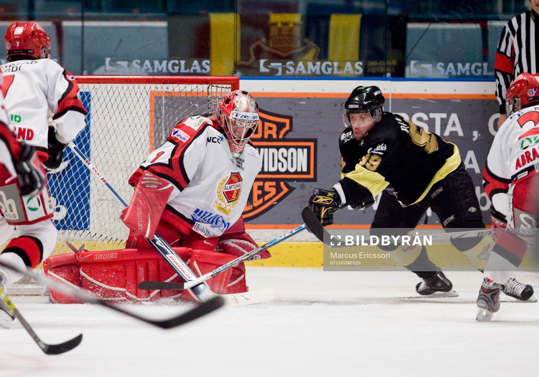 Kristian Gahn, AIK, trycker på David Rautio, Målvakt,