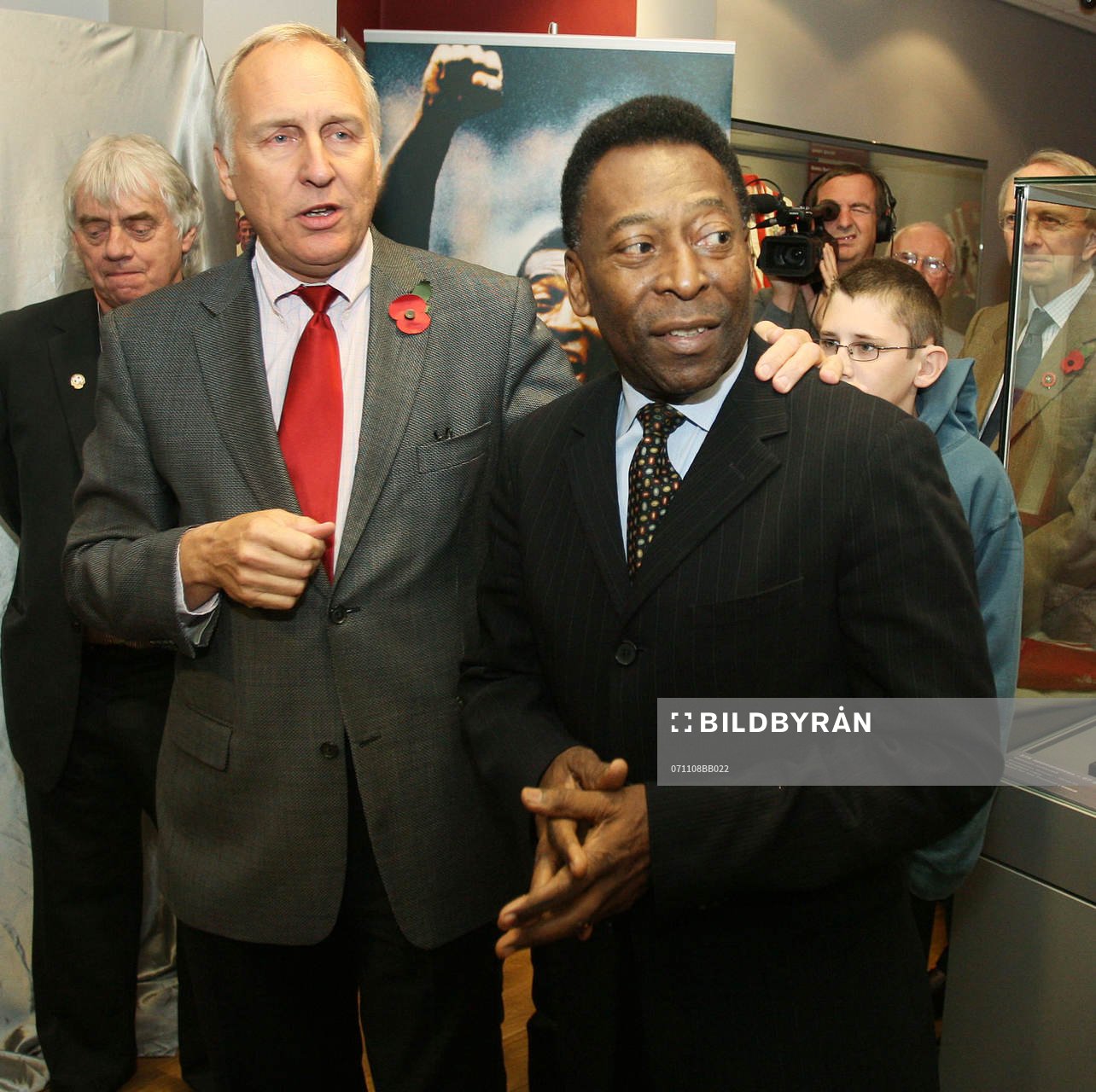  Kevin McCabe, ordförande, Sheffield United, och Pelé. Pelé besöker Bramall Lane, världens äldsta fotbollsstadion.