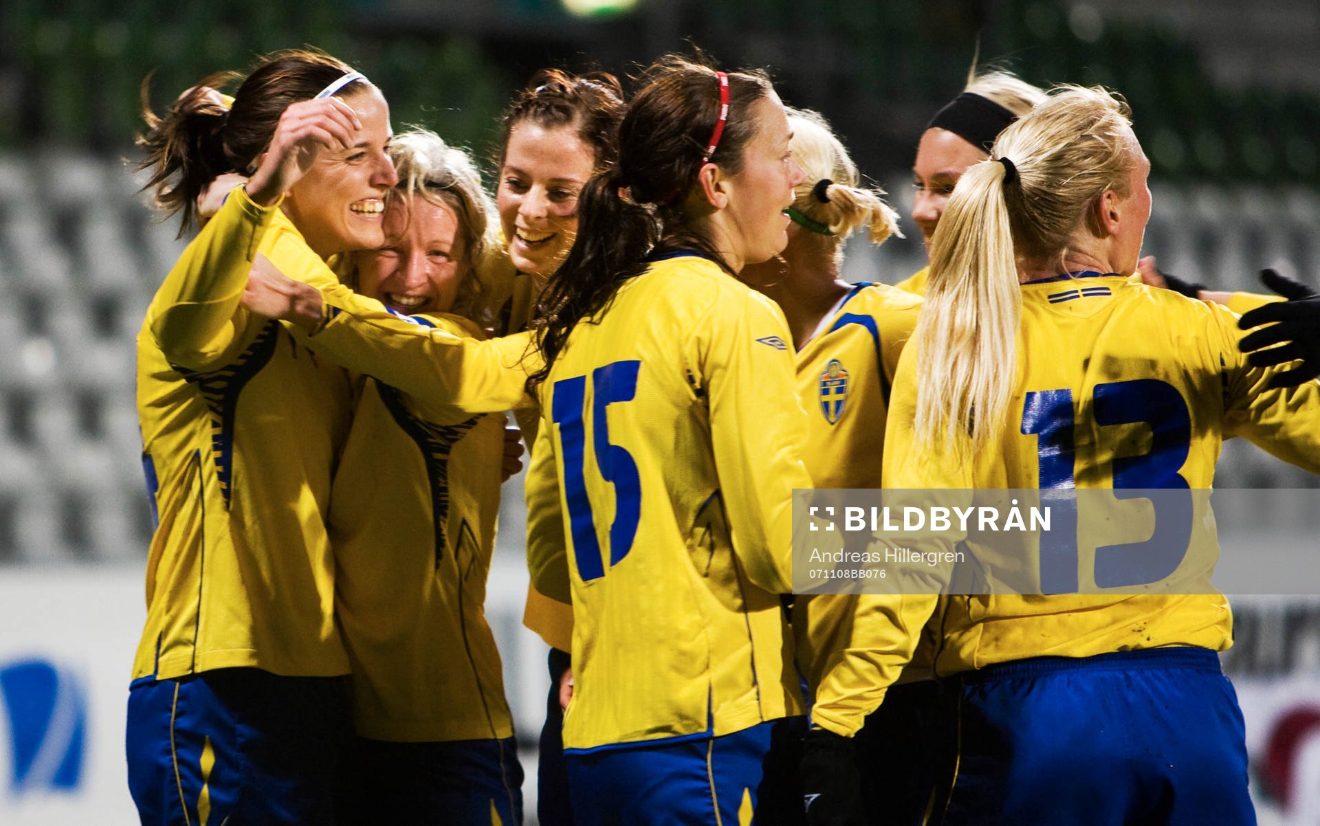 Jessica Landström, Victoria Svensson, Lotta Schelin, jubel 0-1 för Sverige och debuterande Jessica Landström, jublande glad.
