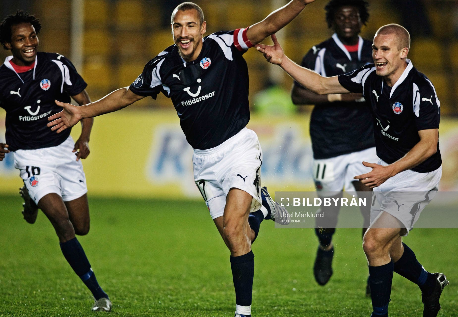 Henrik Larsson jubel efter sitt 0-1-mål.