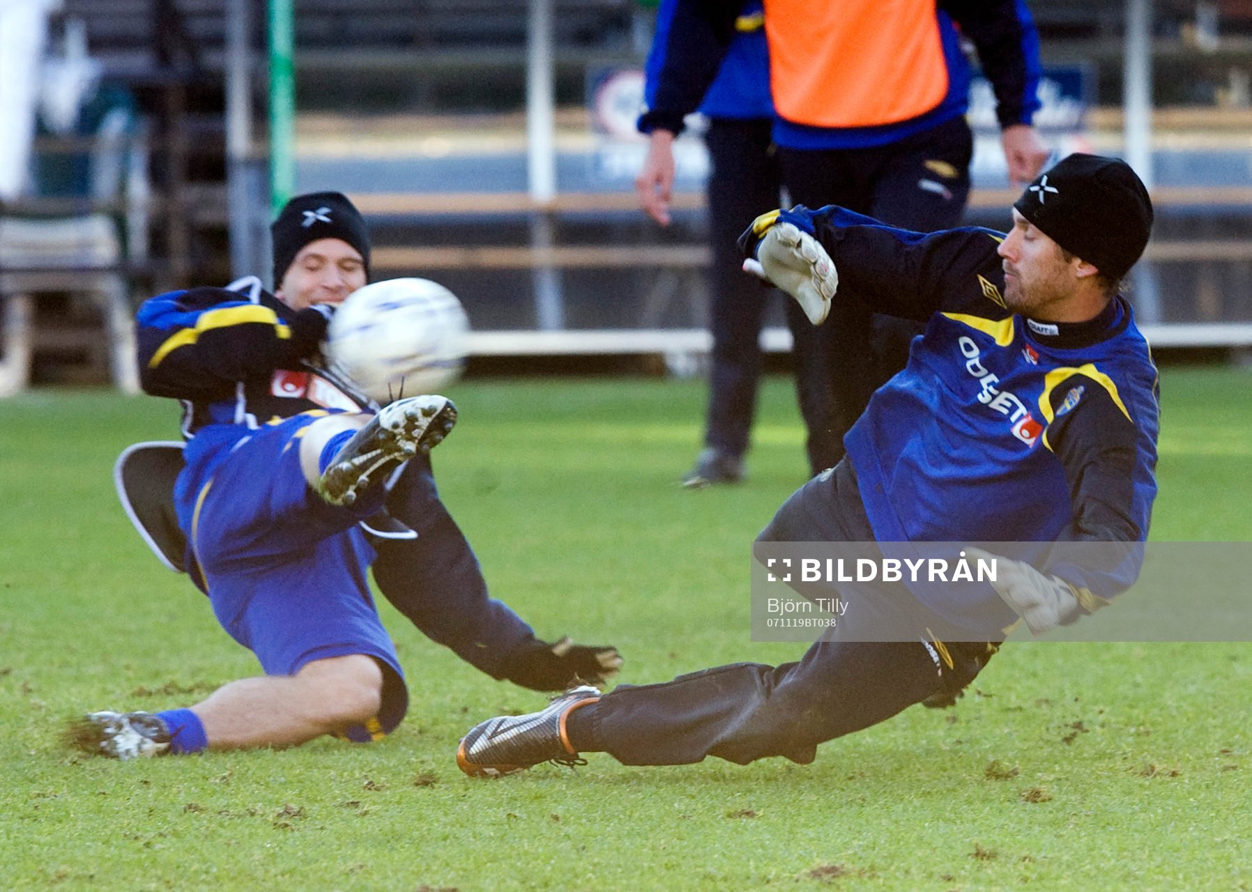 Anders Svensson och Andreas Isaksson, målvakt, Sverige